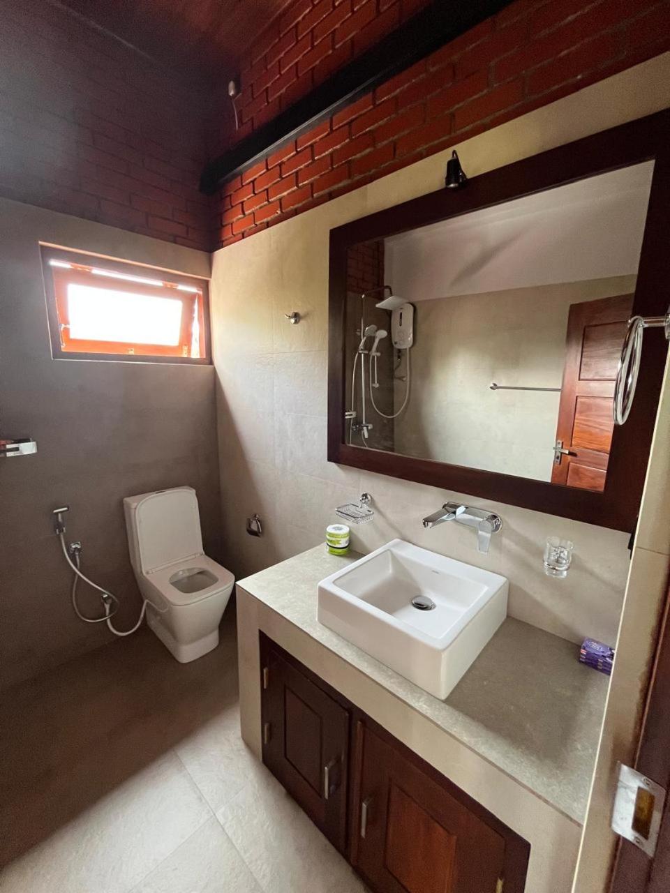 Deluxe Double Room with Balcony photo 3