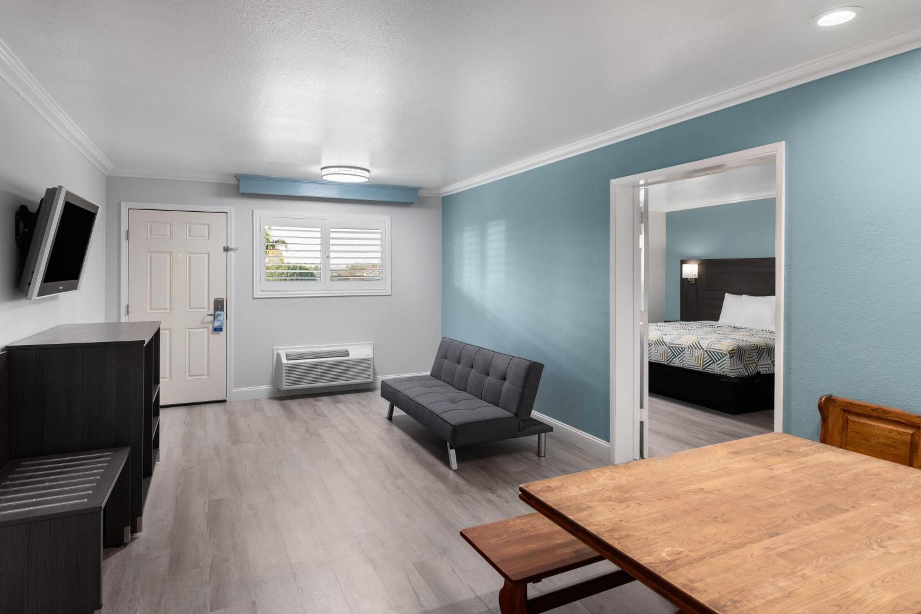 King Room - Disability Access/Non-Smoking - Photo 1