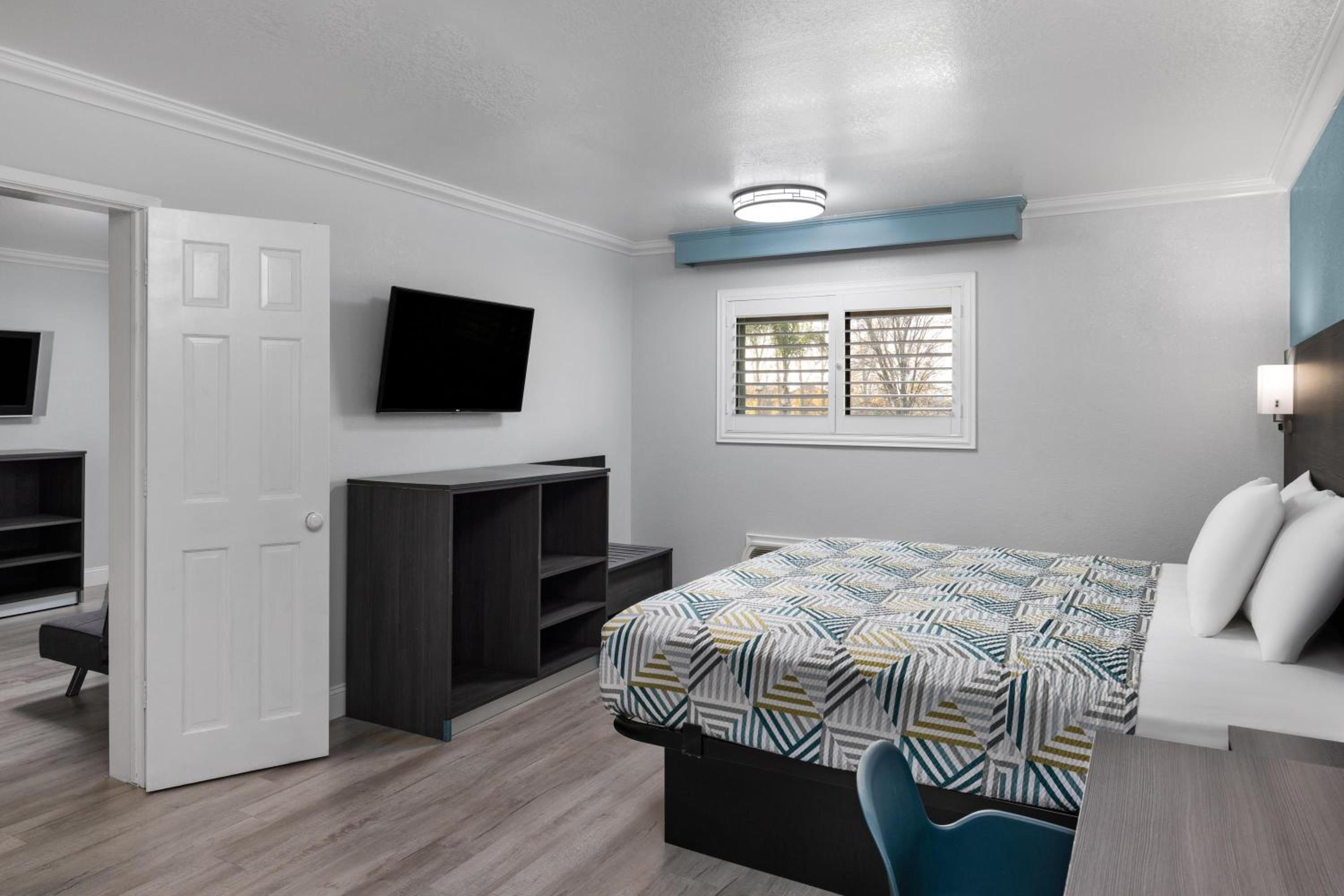 King Room - Disability Access/Non-Smoking - Photo 3