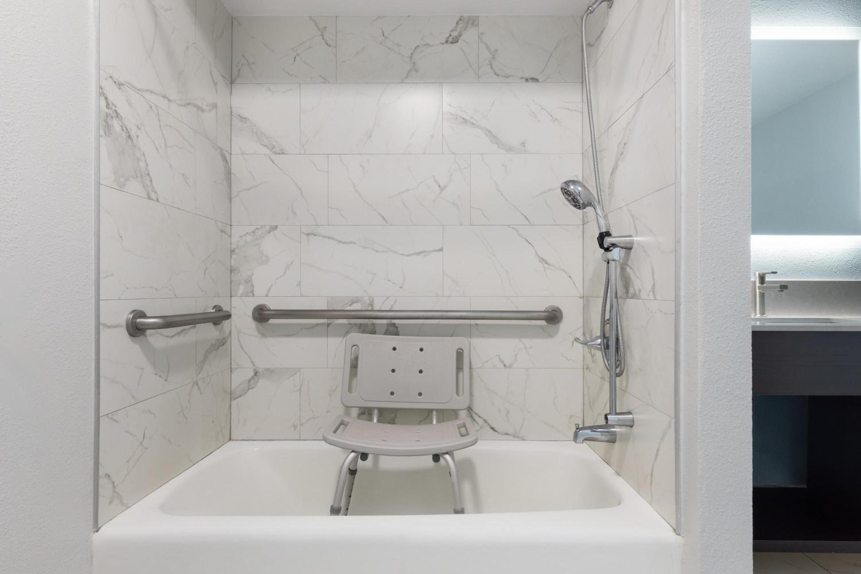 King Room - Disability Access/Non-Smoking - Photo 4