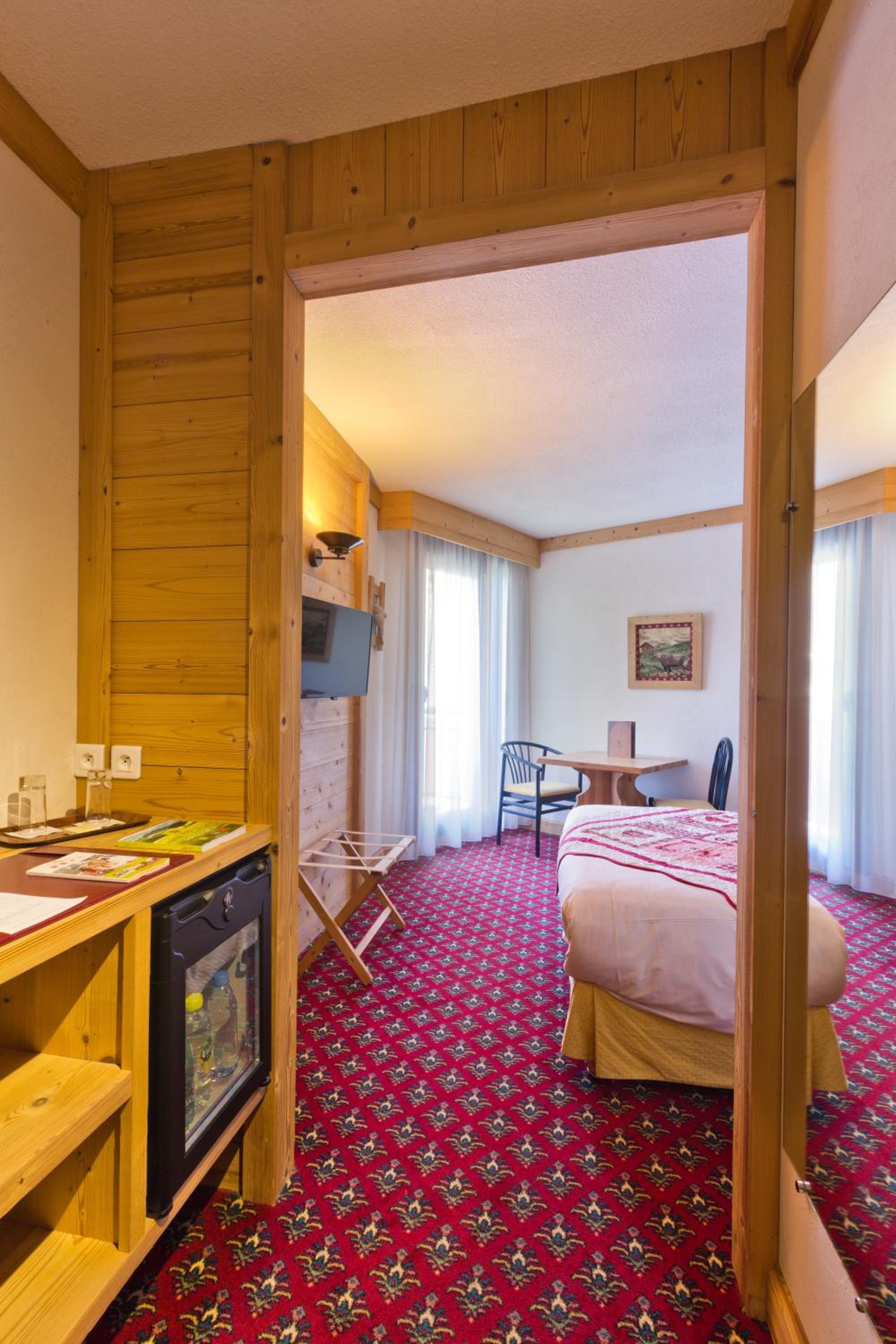 Club Double Room - Balcony with Lake view photo 3