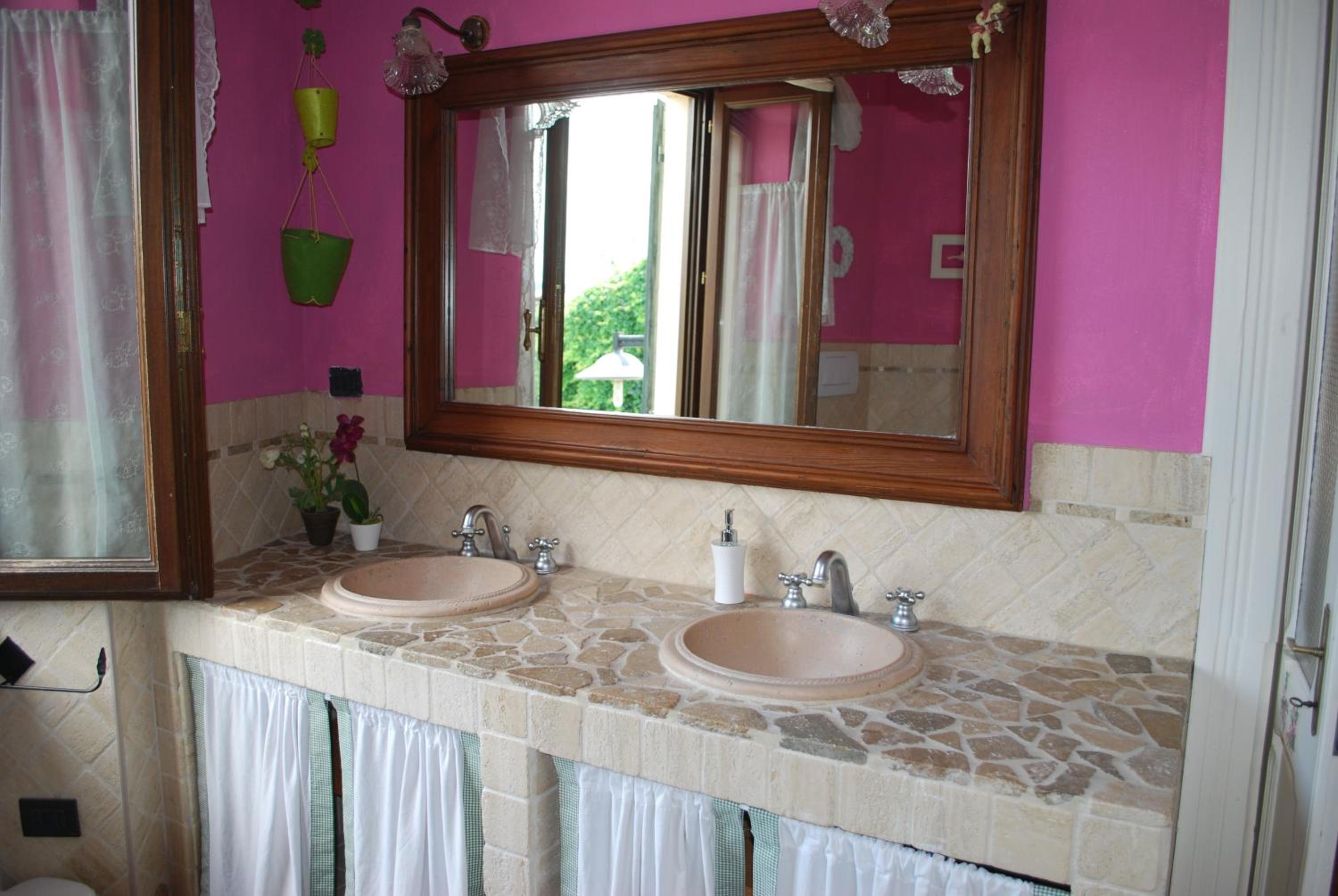 Queen Room with Spa Bath - Photo 8
