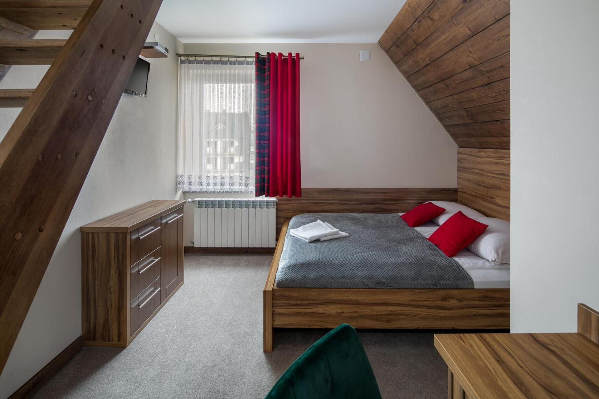 Deluxe Double Room (2 Adults + 1 Child)