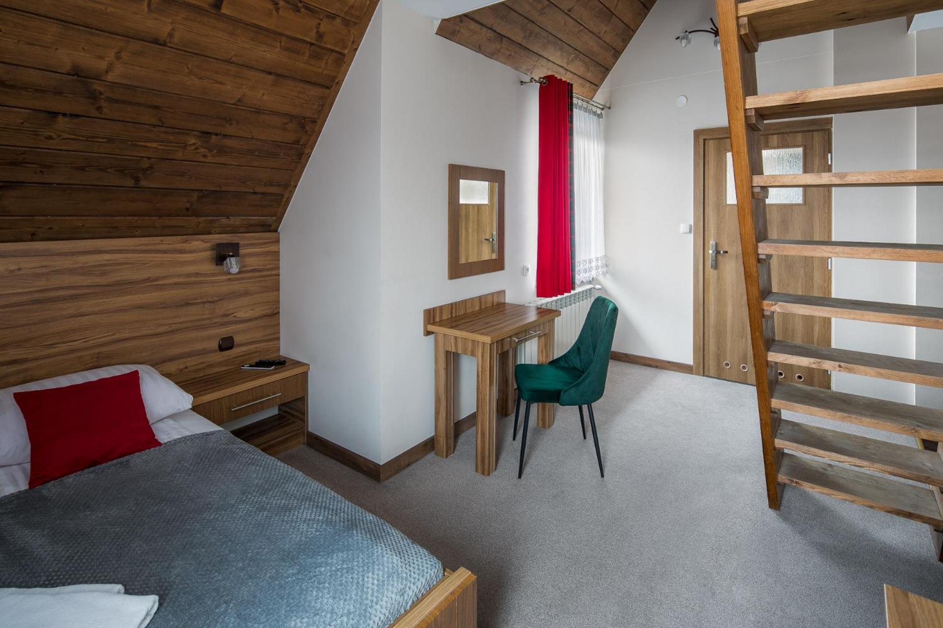 Deluxe Double Room (2 Adults + 1 Child) photo 3