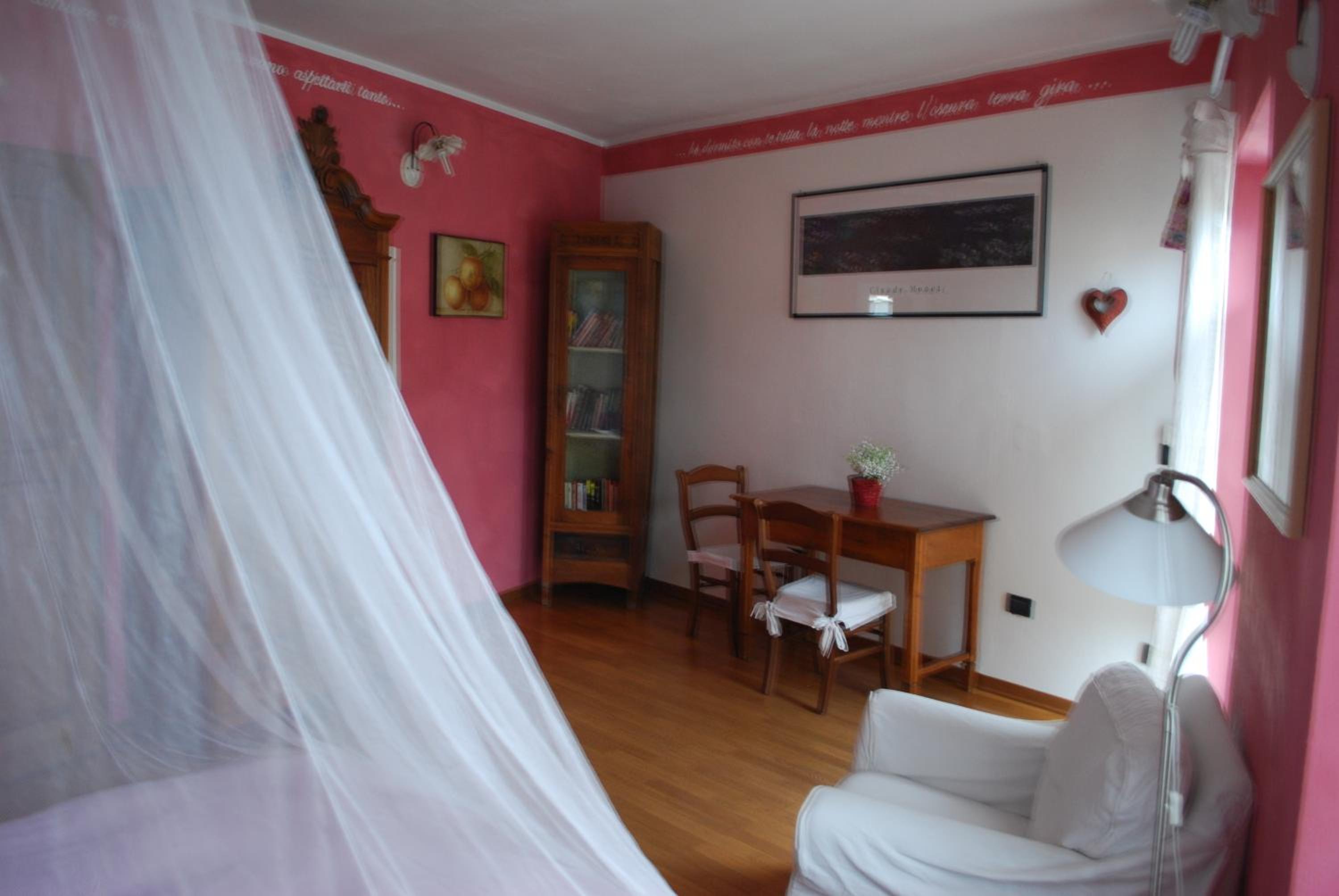 Double Room - Photo 9