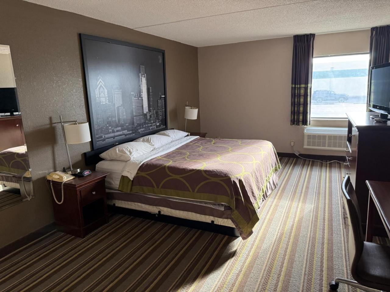 King Room - Non-Smoking - Photo 4