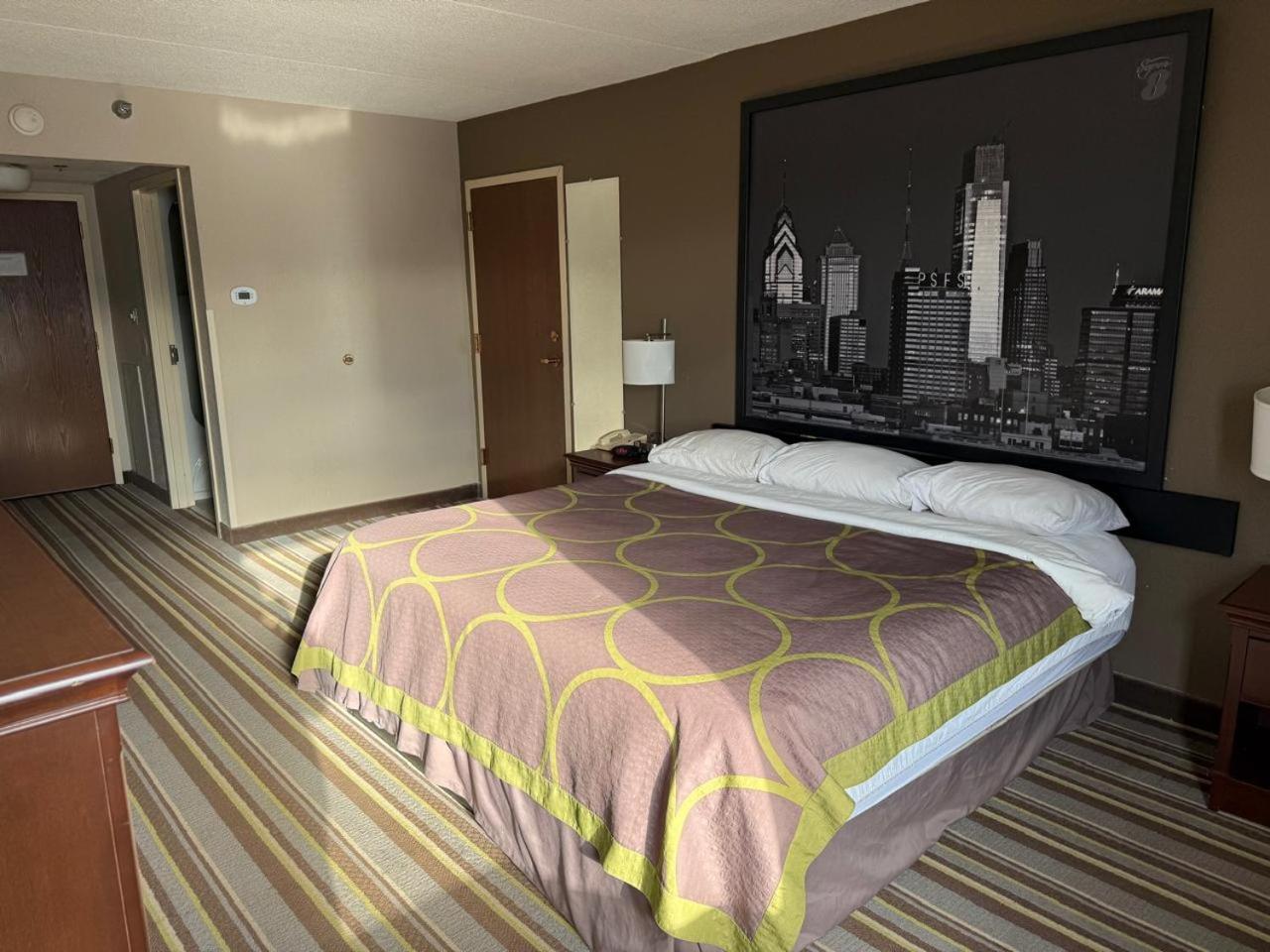 King Room - Non-Smoking - Photo 2