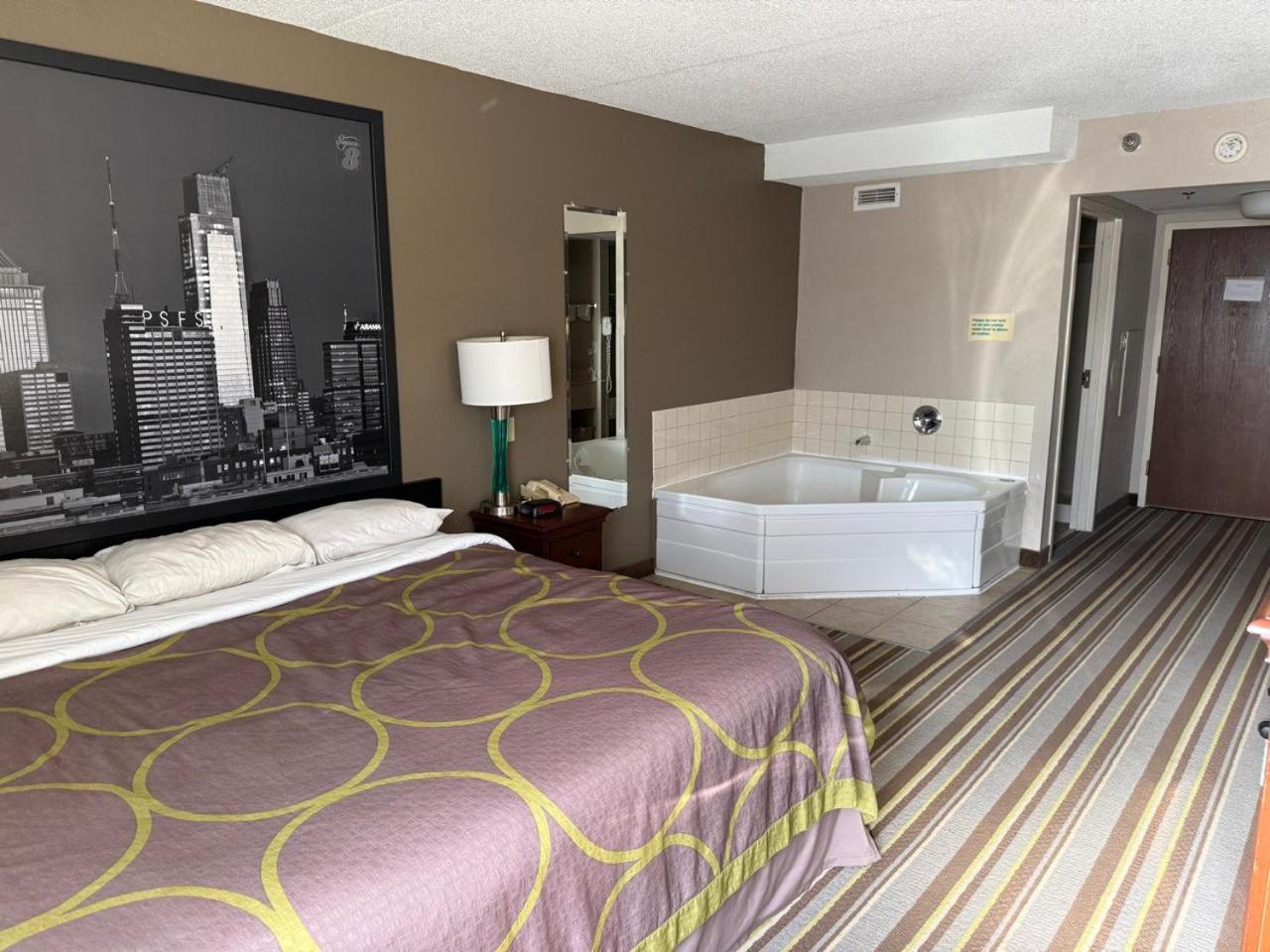 Deluxe King Suite - Non-Smoking photo 3