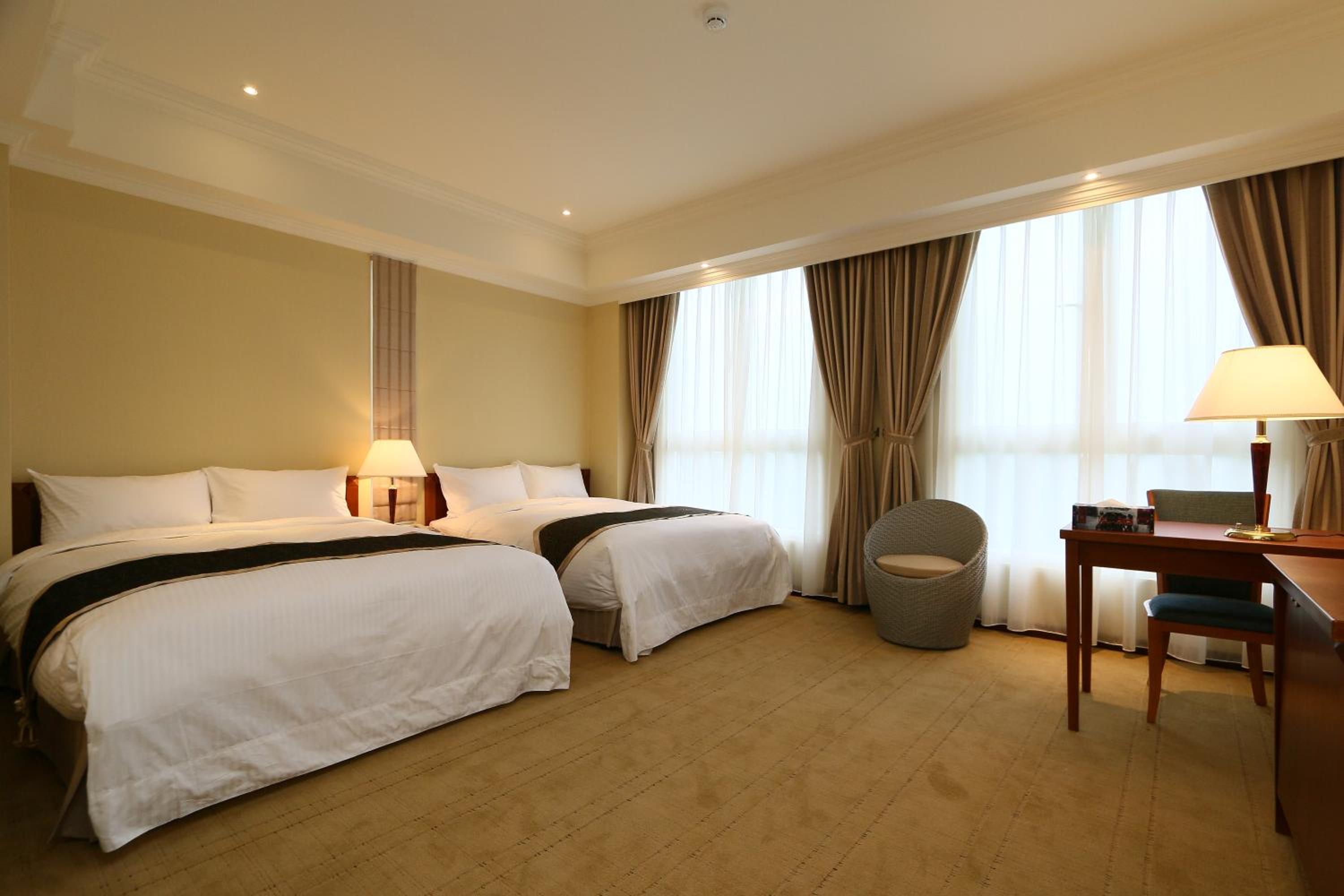 Superior Quadruple Room photo 2