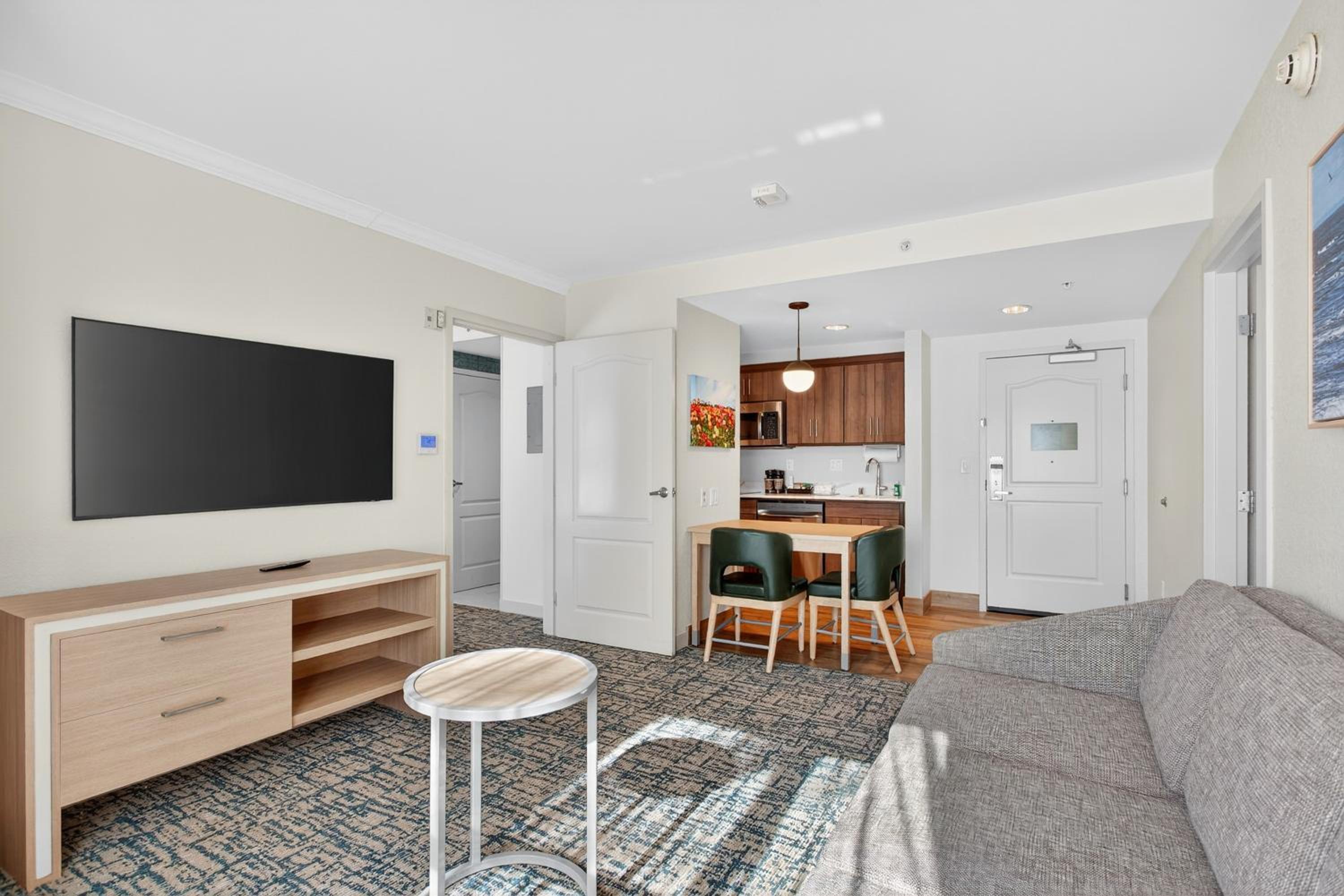 Two-Bedroom Suite - Non-Smoking photo 3