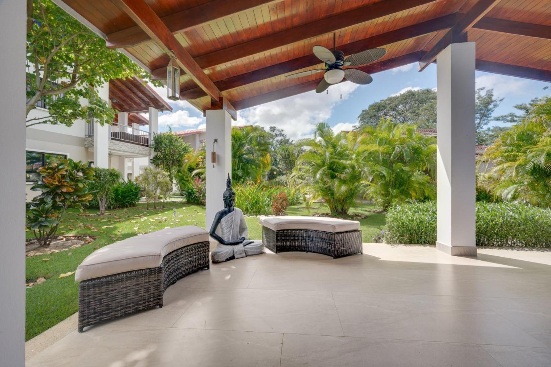 Three-Bedroom Villa photo 3