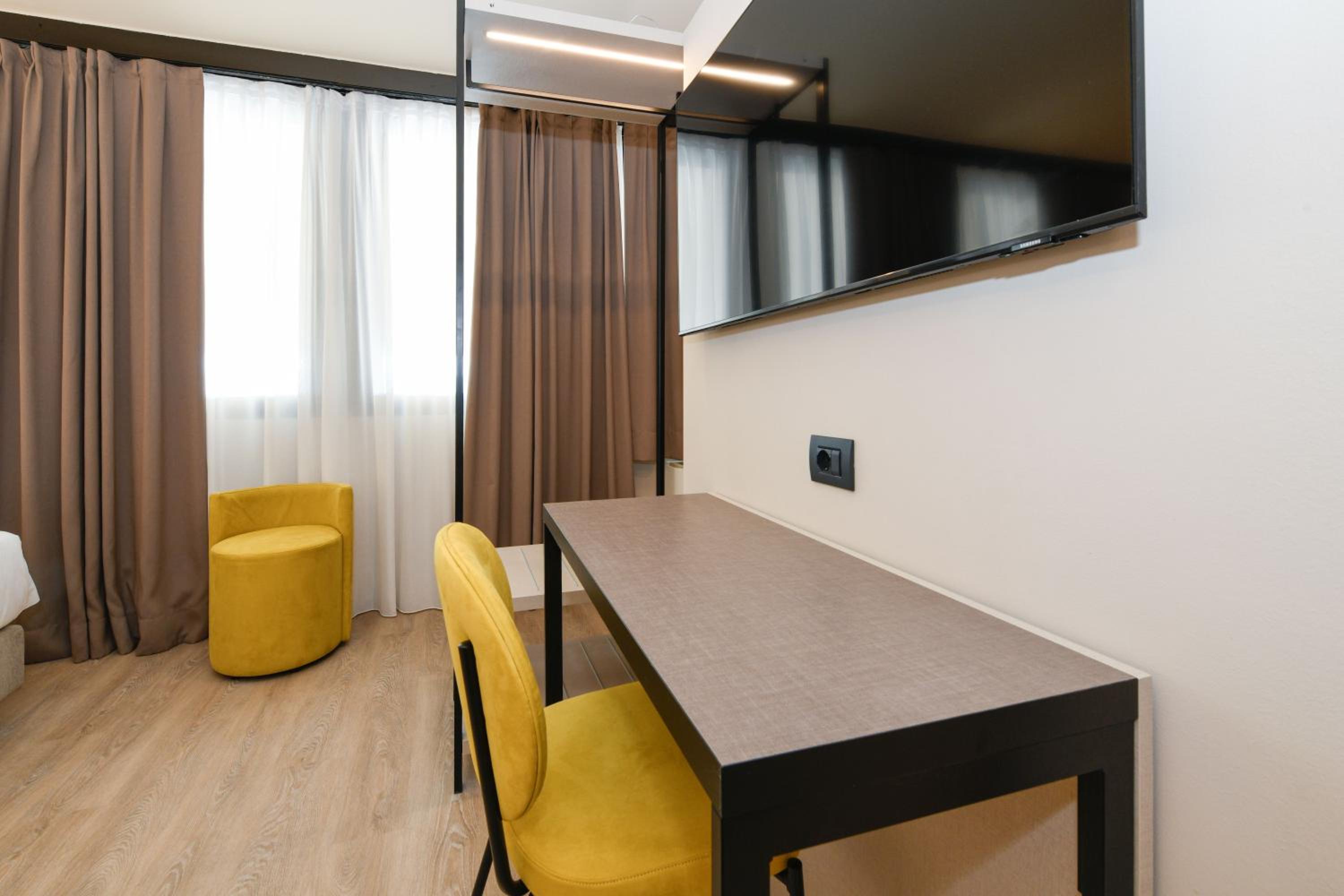 Executive Family Room with One Queen Bed, One Single Bed and One Sofa Bunk Bed - Non-Smoking
