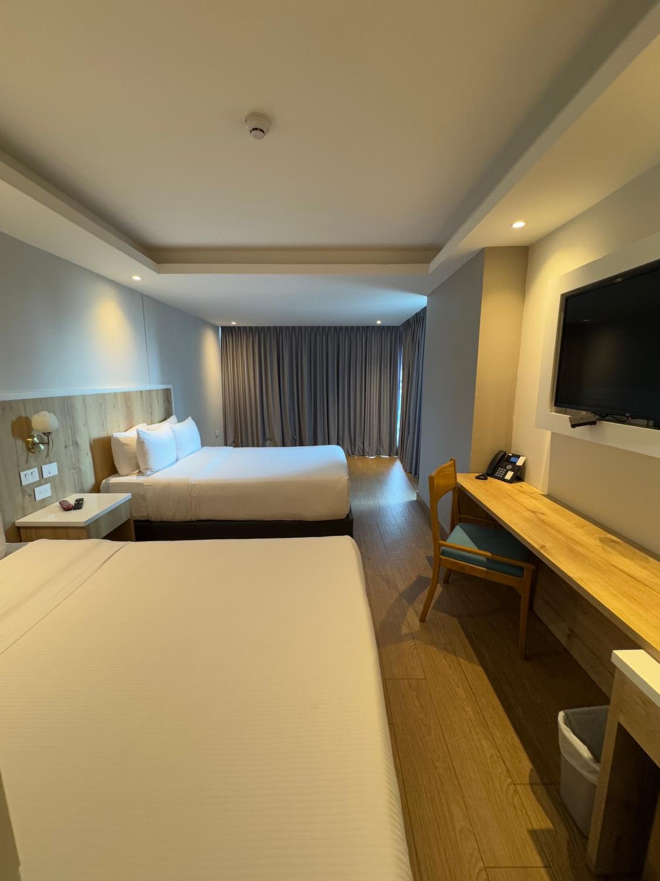 Double Room with Two Double Beds - Mobility Access/Non-Smoking - Photo 5