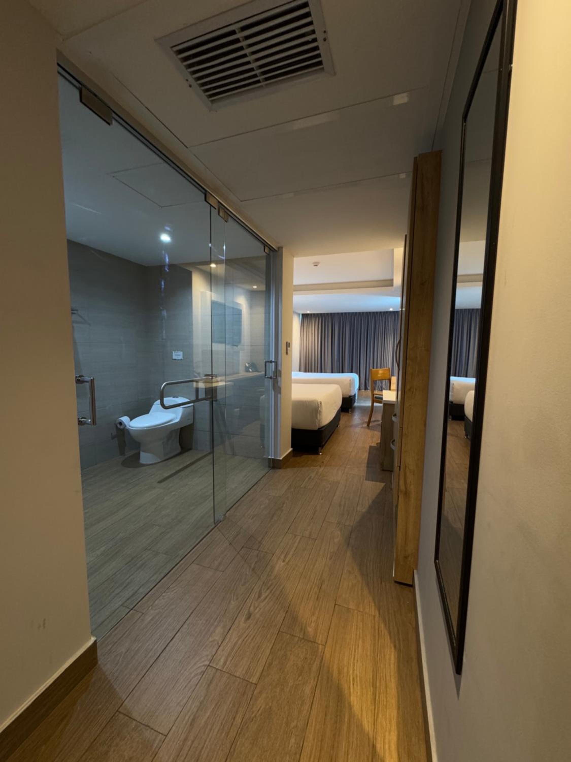Double Room with Two Double Beds - Mobility Access/Non-Smoking - Photo 8