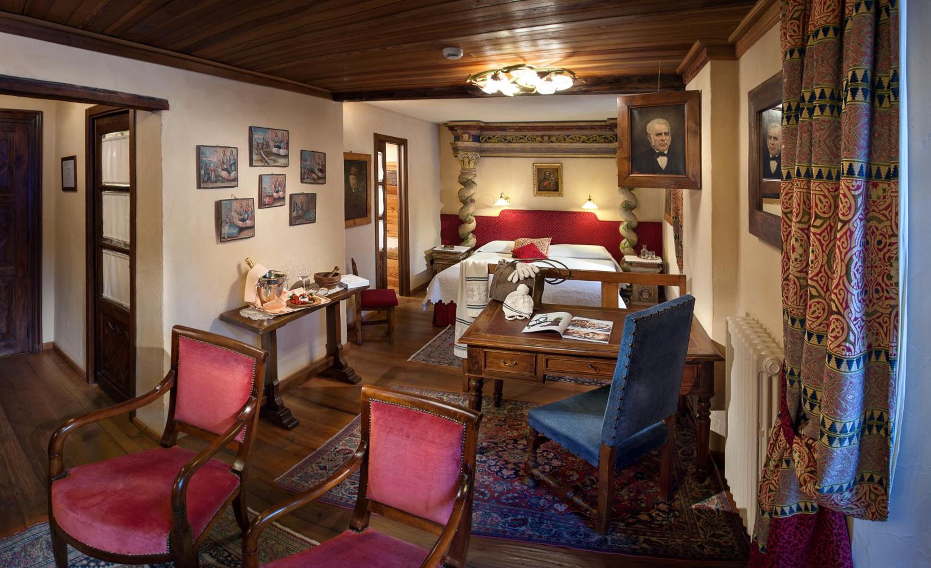 Junior Suite with Balcony - Photo 6