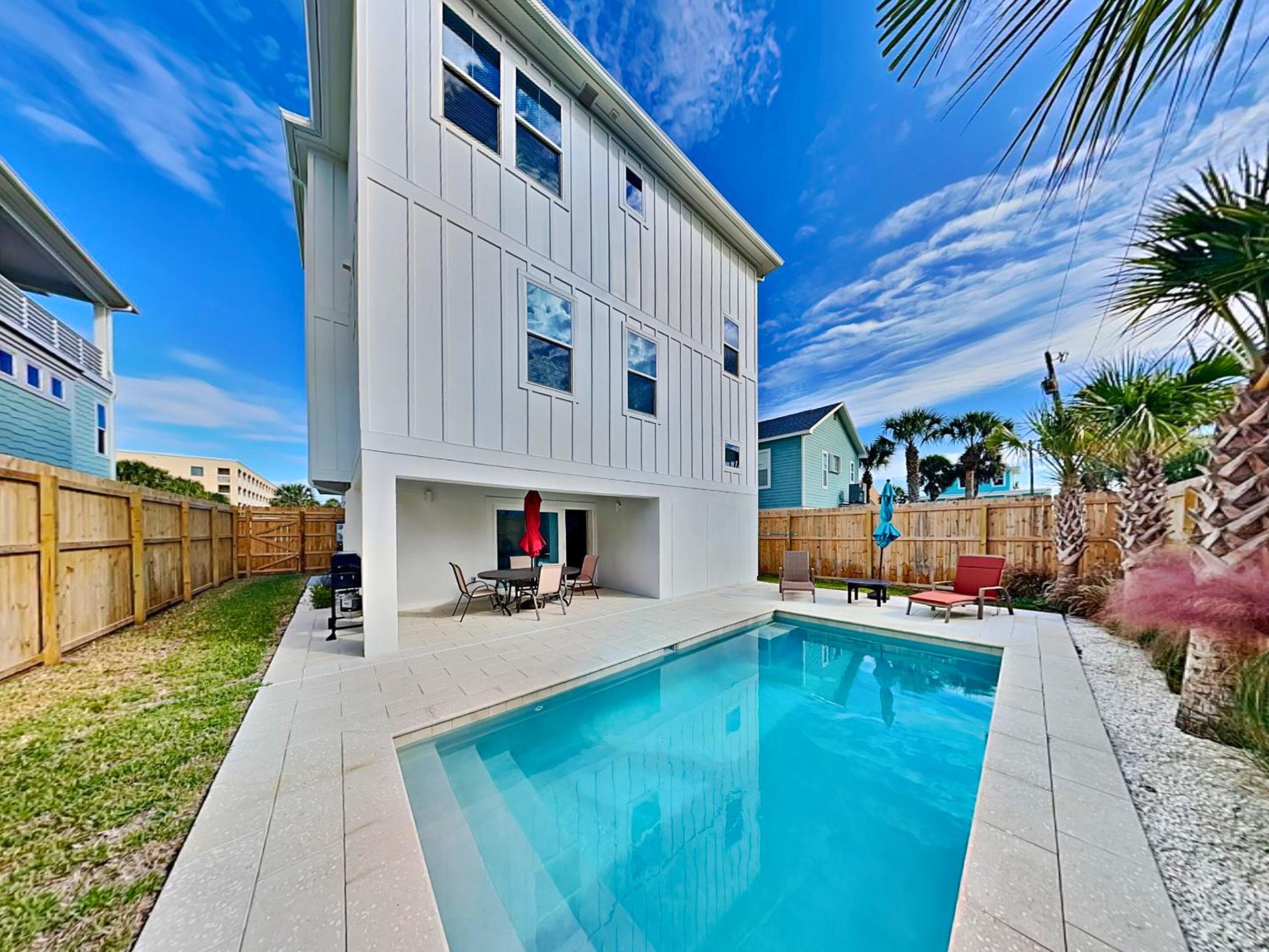 Five-Bedroom House photo 1