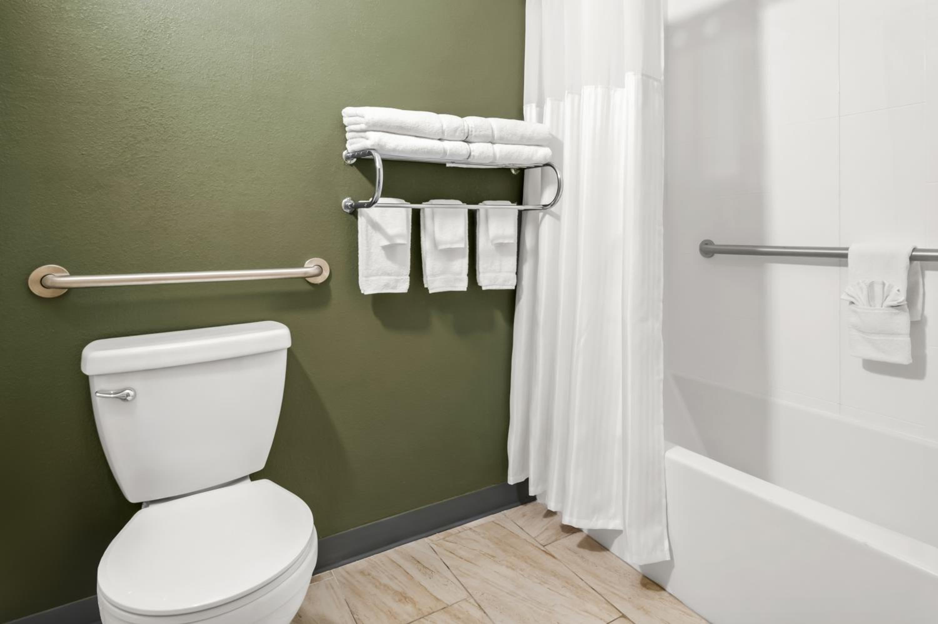King Room with Mobility Accessible Tub photo 3