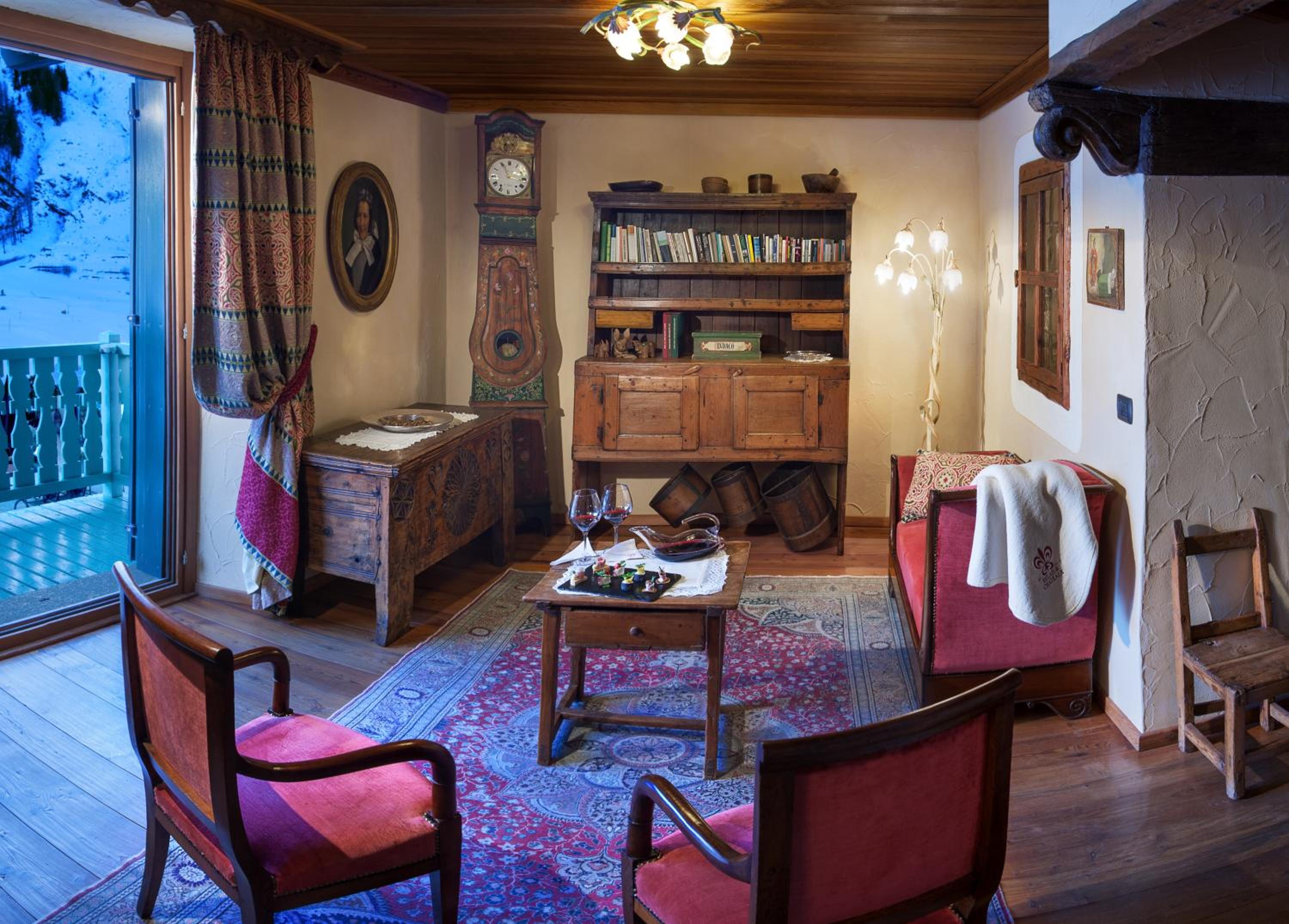 Junior Suite with Balcony - Photo 4