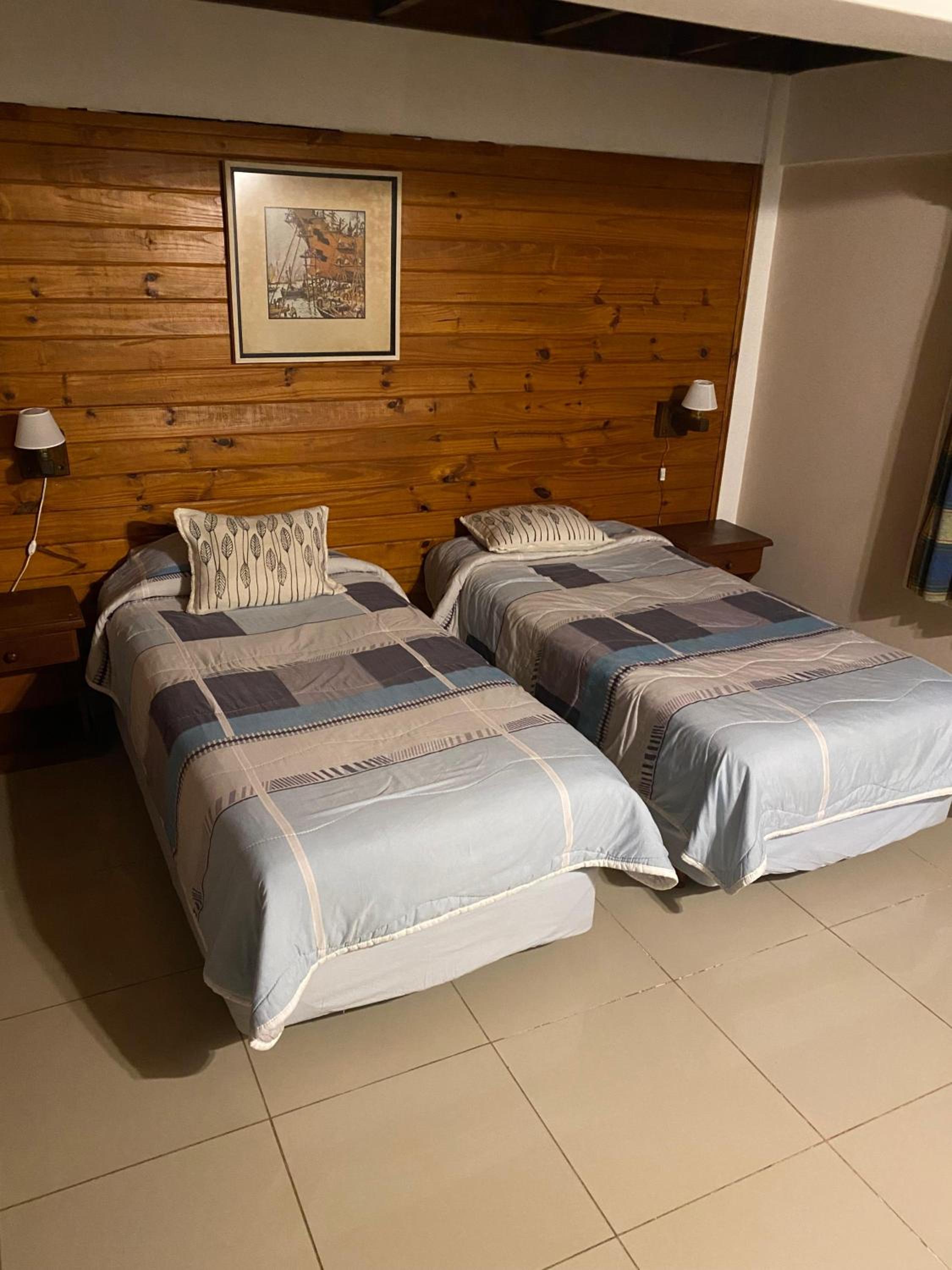 Twin Room with Private Bathroom photo 2