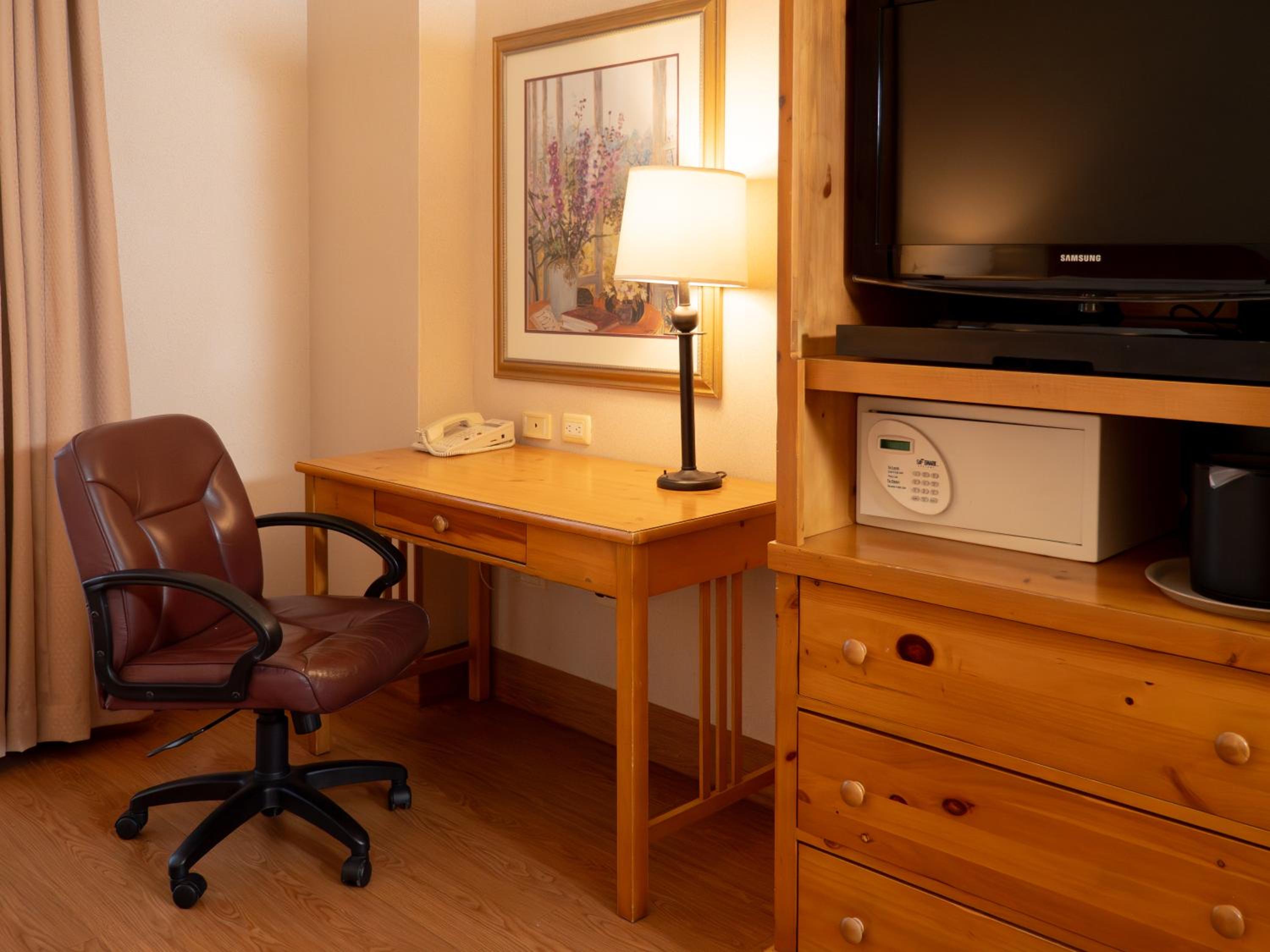 Standard King Room - Photo 4