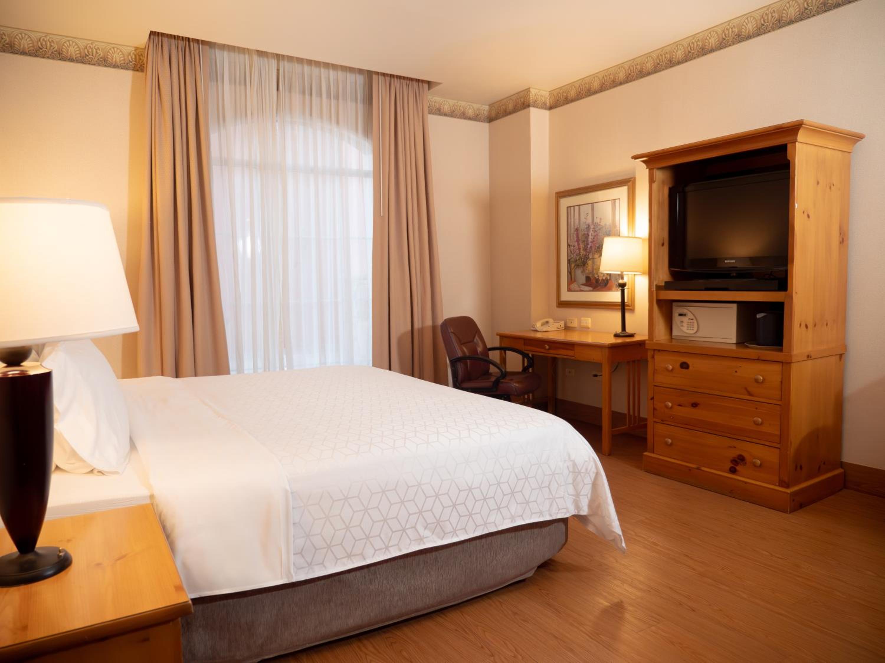 Standard King Room - Photo 3