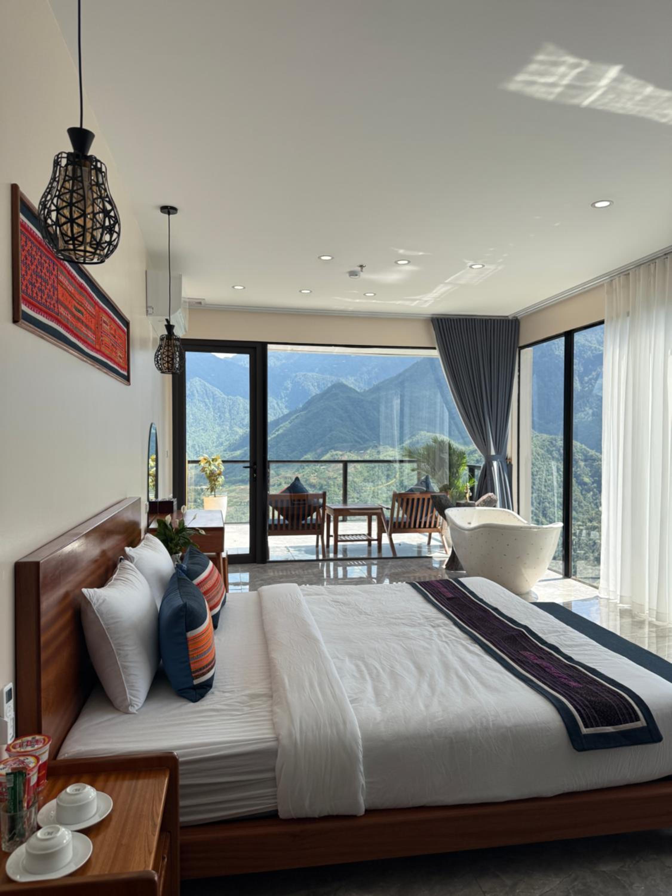 King Room with Mountain View photo 3