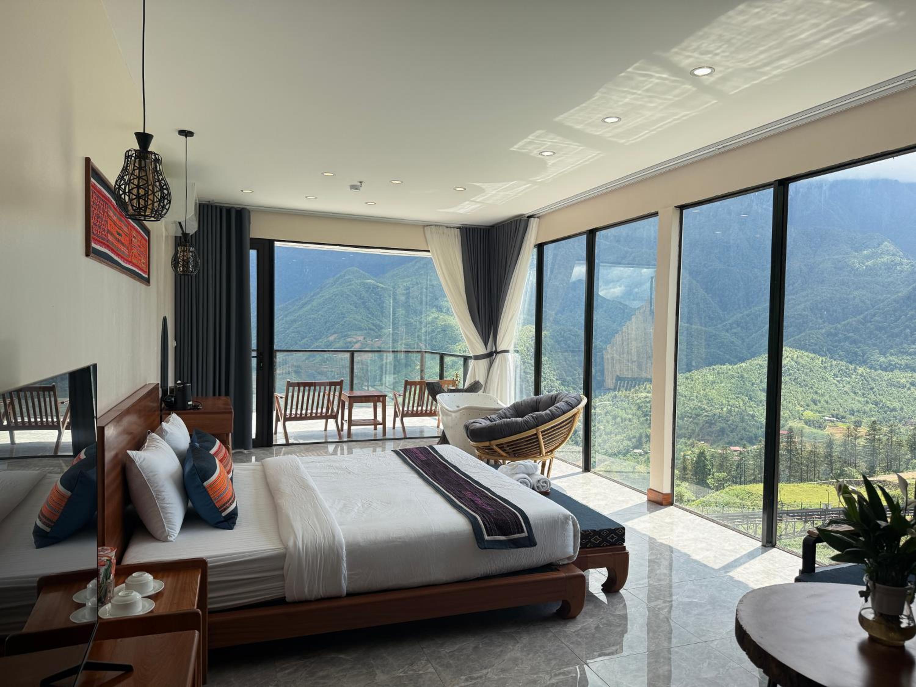 King Room with Mountain View photo 2