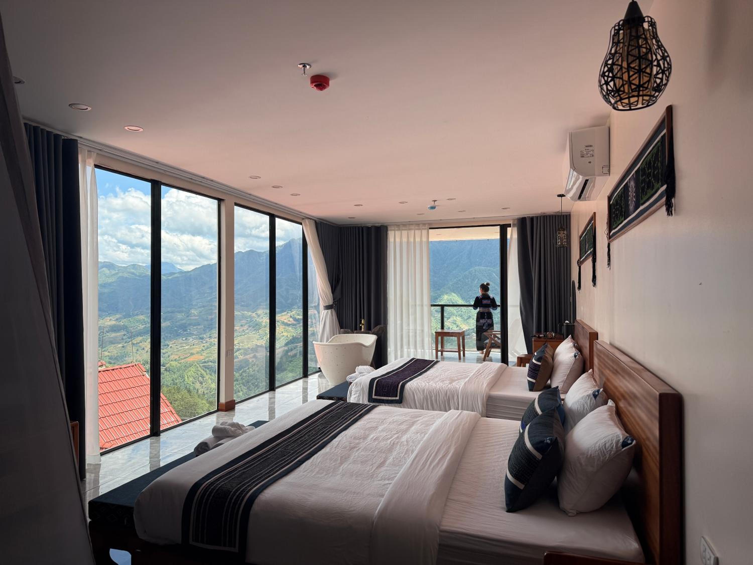 Family Room with Mountain View photo 2