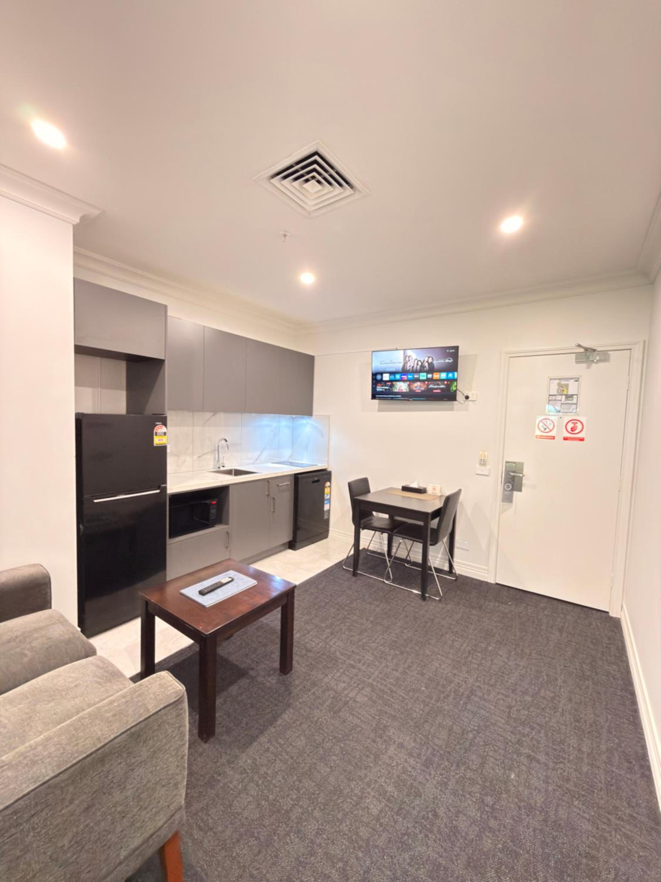 Superior Premier King Apartment - Non-Smoking photo 2