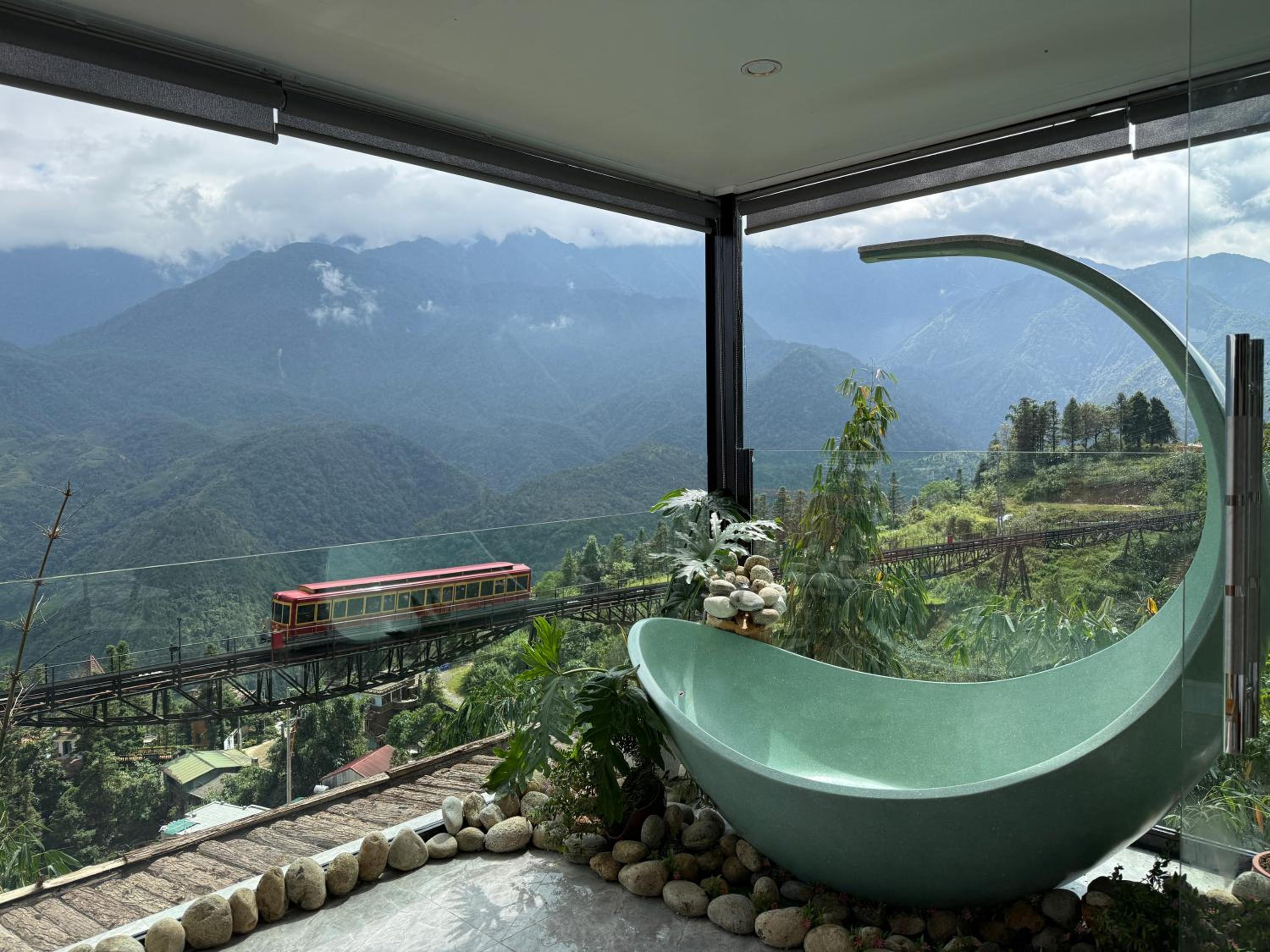 Junior Suite with Mountain View photo 3