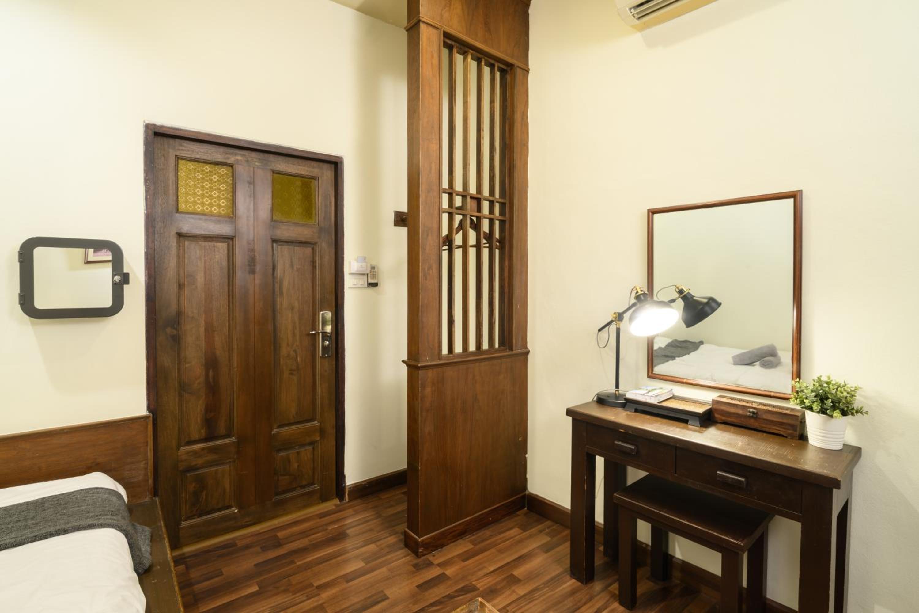 Economy Triple Room with Shared Bathroom photo 2