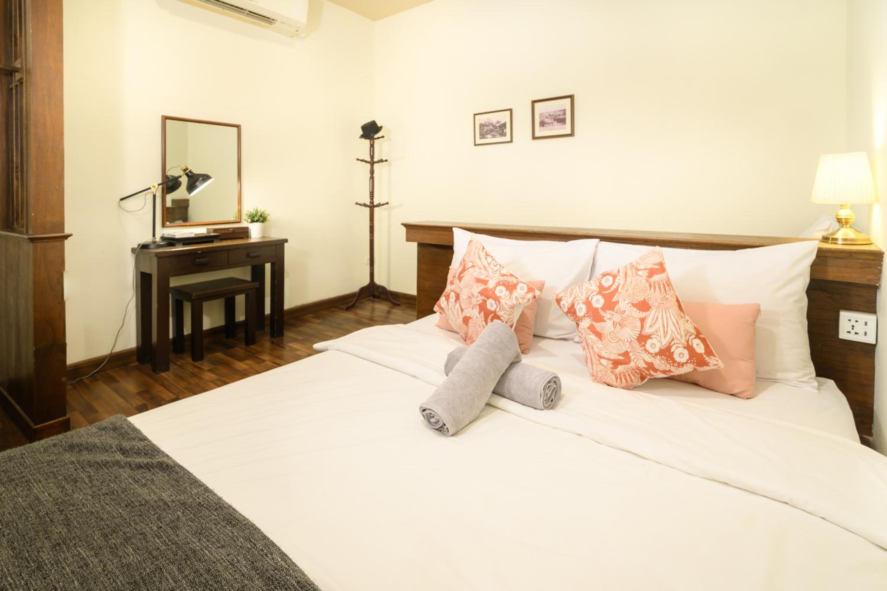 Economy Triple Room with Shared Bathroom photo 3