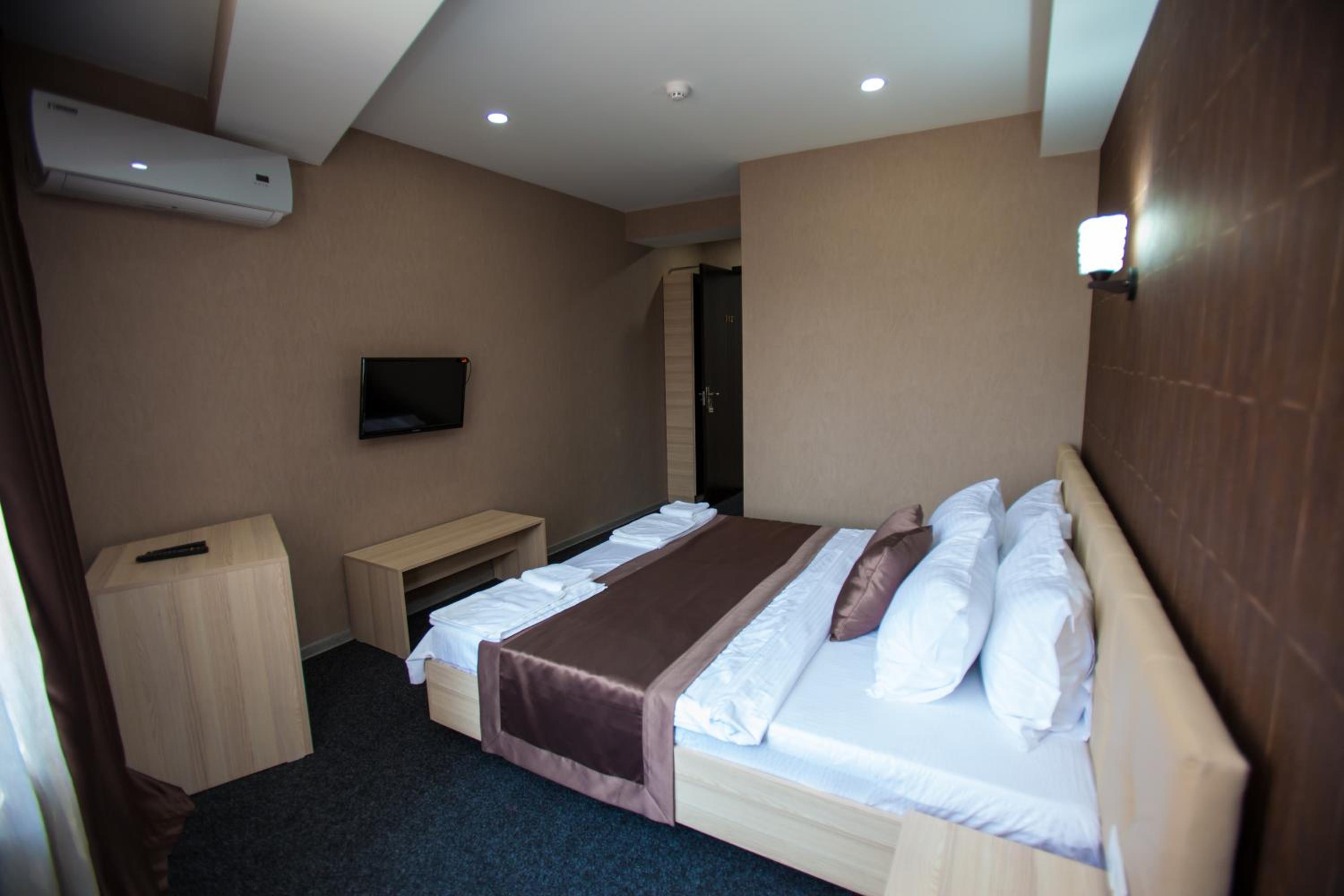 Standard King Room photo 3