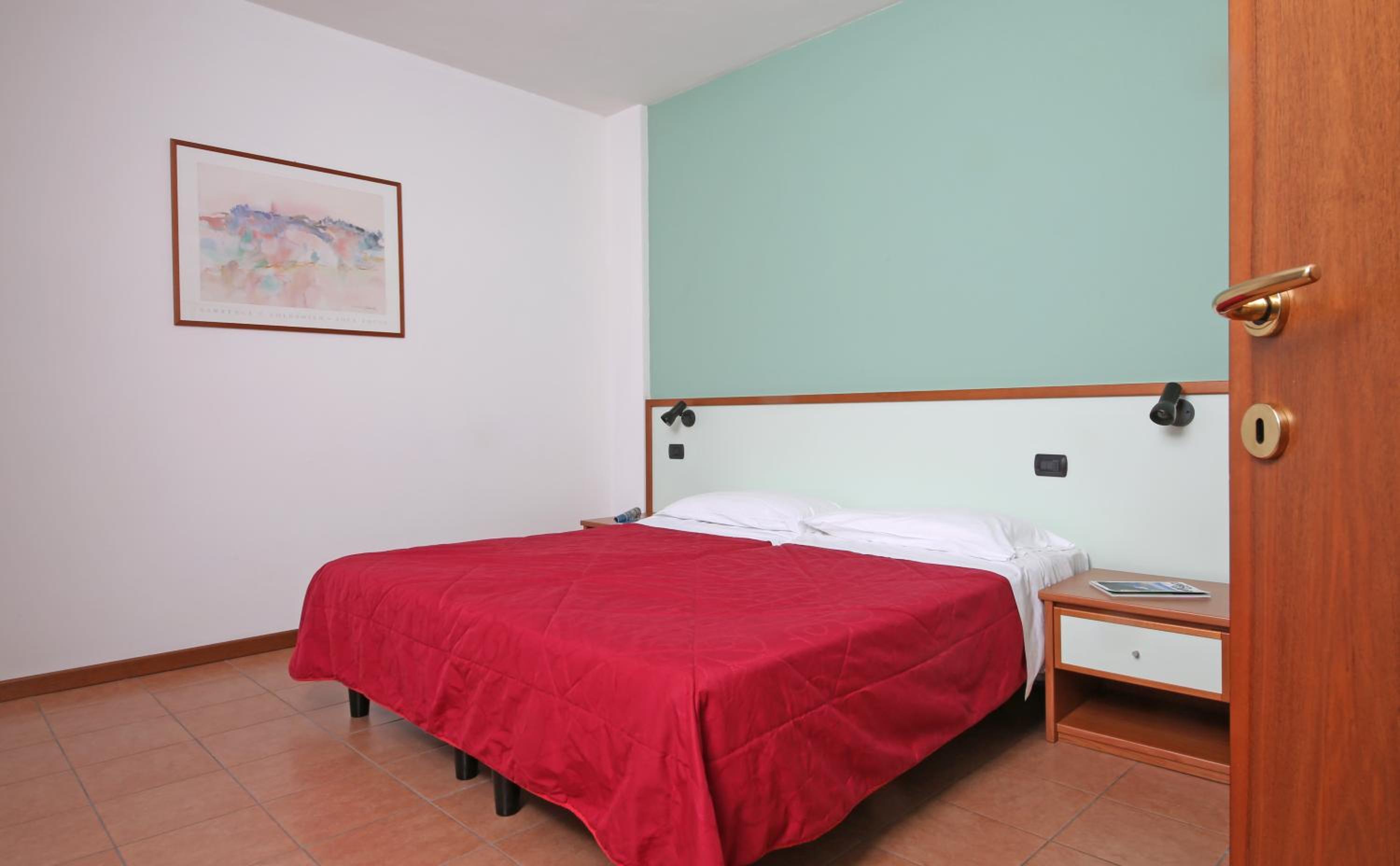 One-Bedroom Apartment - Photo 11