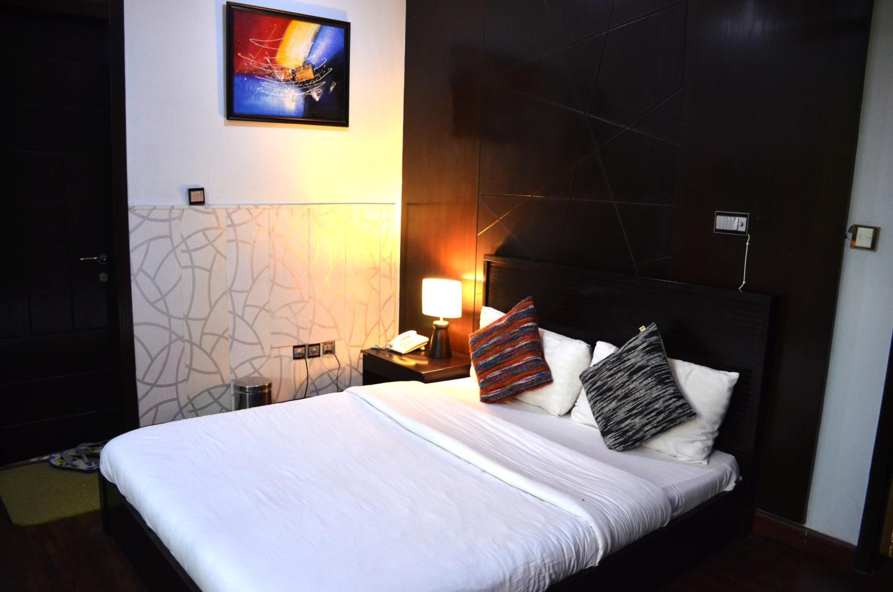 Queen Room with Balcony photo 1