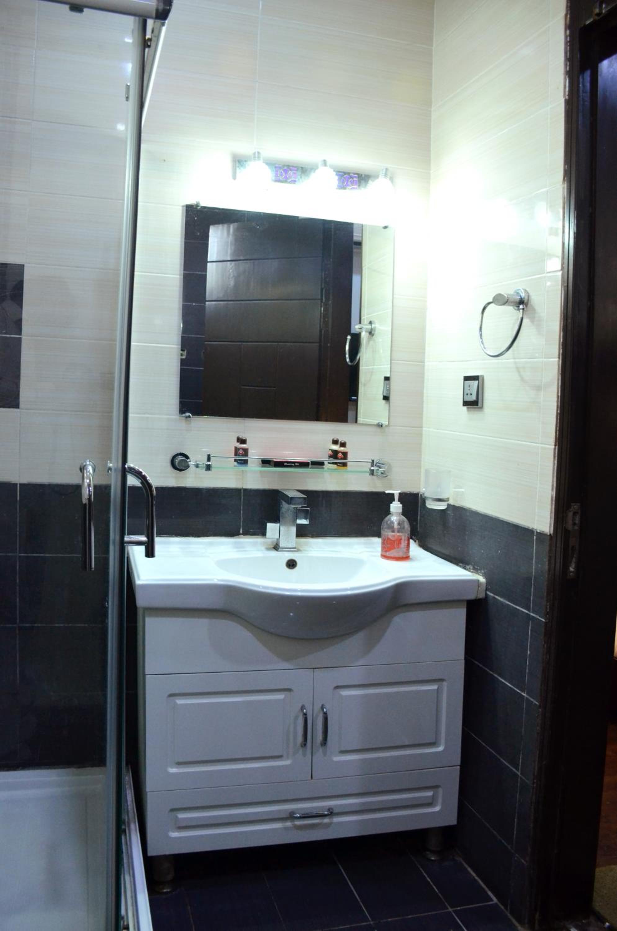 Queen Room with Balcony photo 2