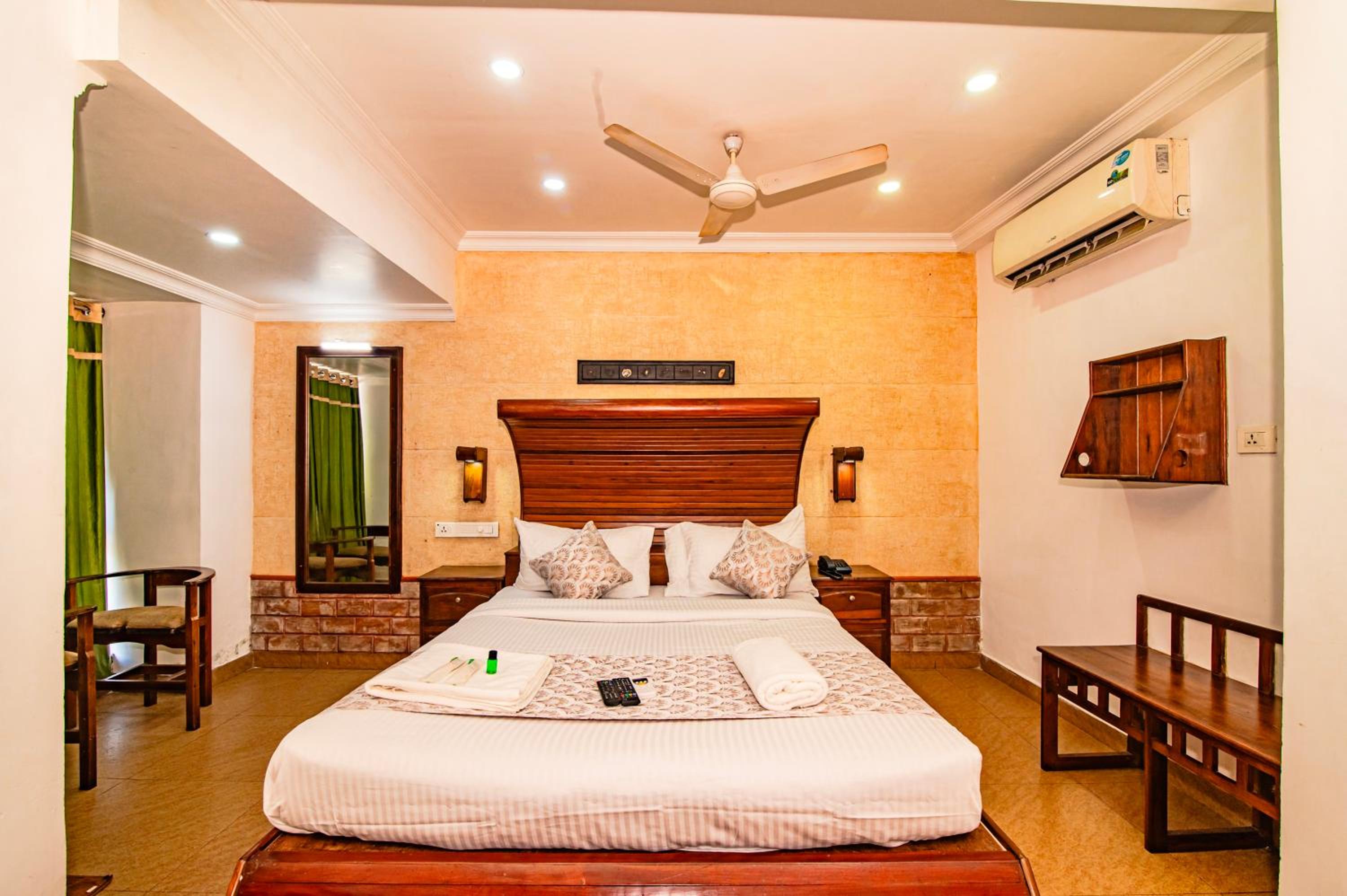 Deluxe Double Room - Photo 13