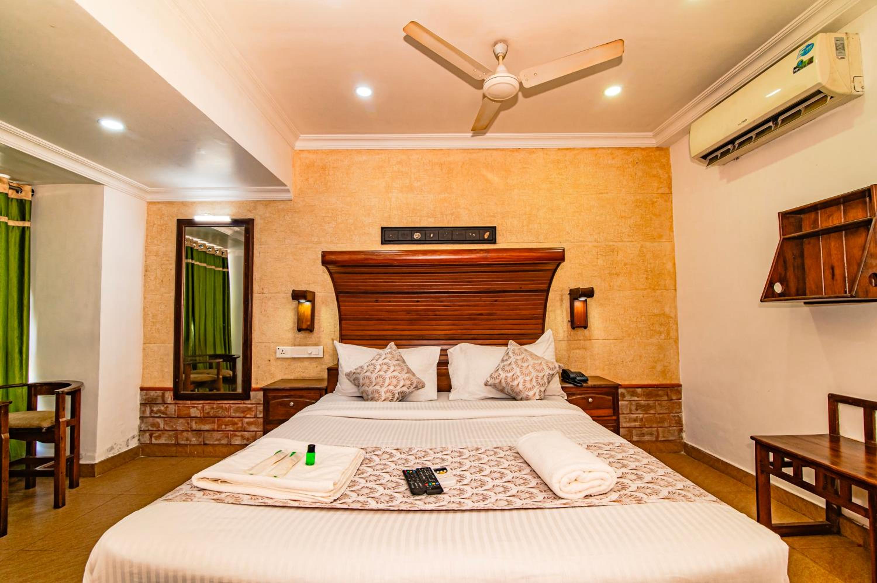 Deluxe Double Room - Photo 15