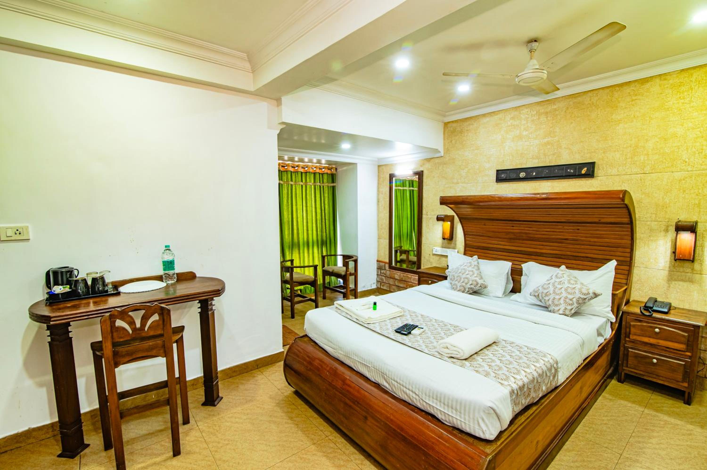 Deluxe Double Room - Photo 11
