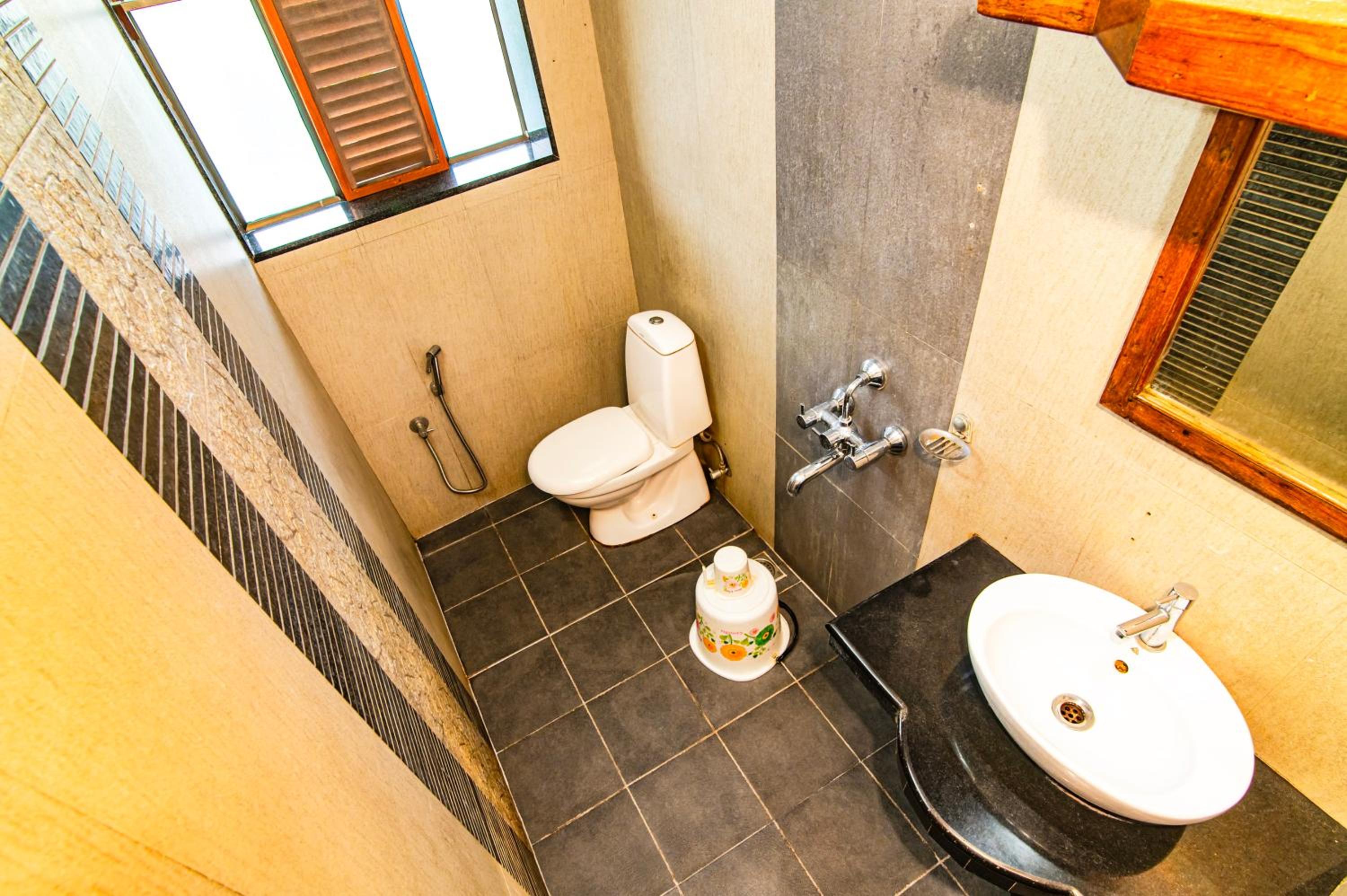 Deluxe Double Room - Photo 16