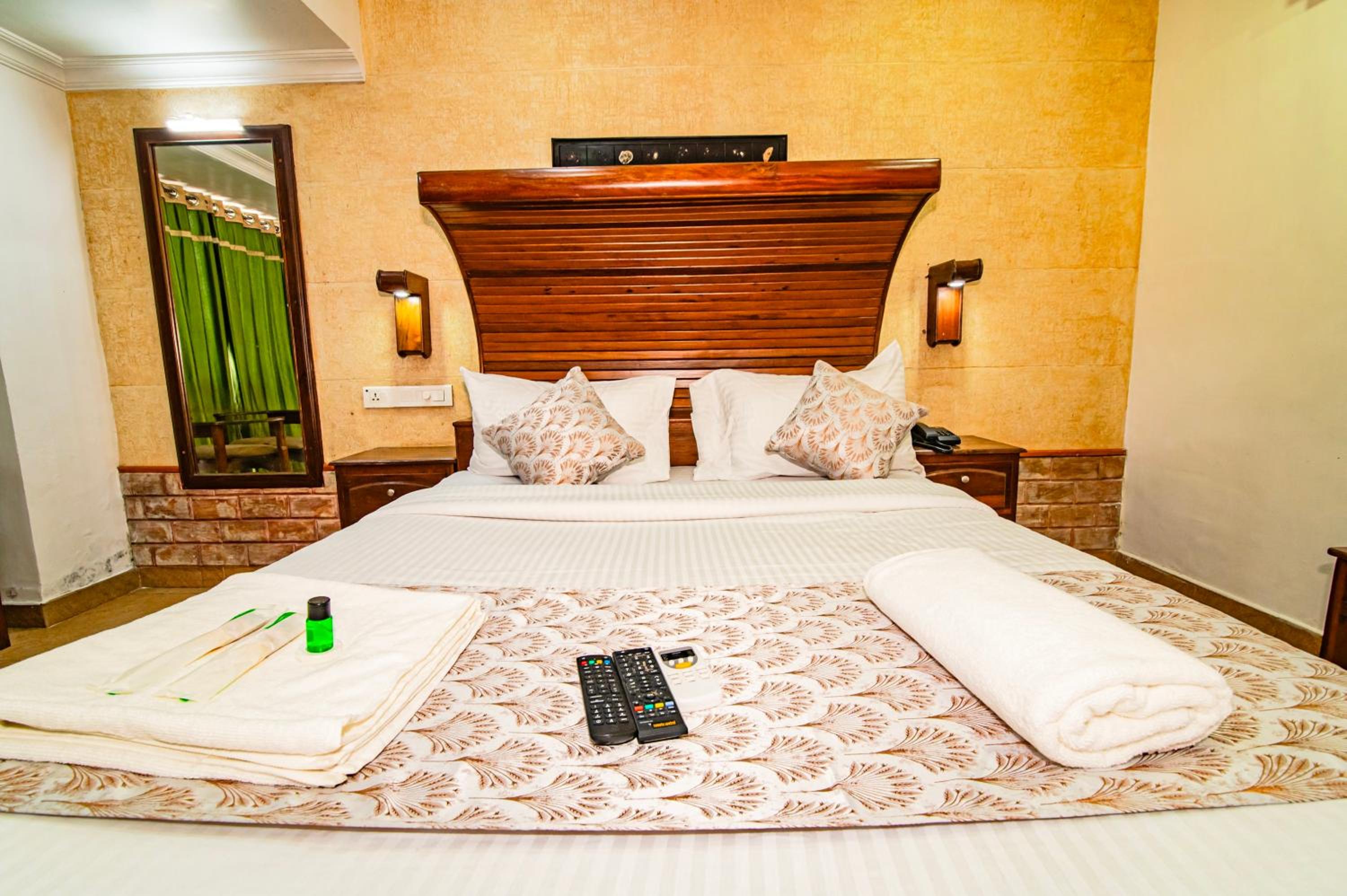 Deluxe Double Room - Photo 10