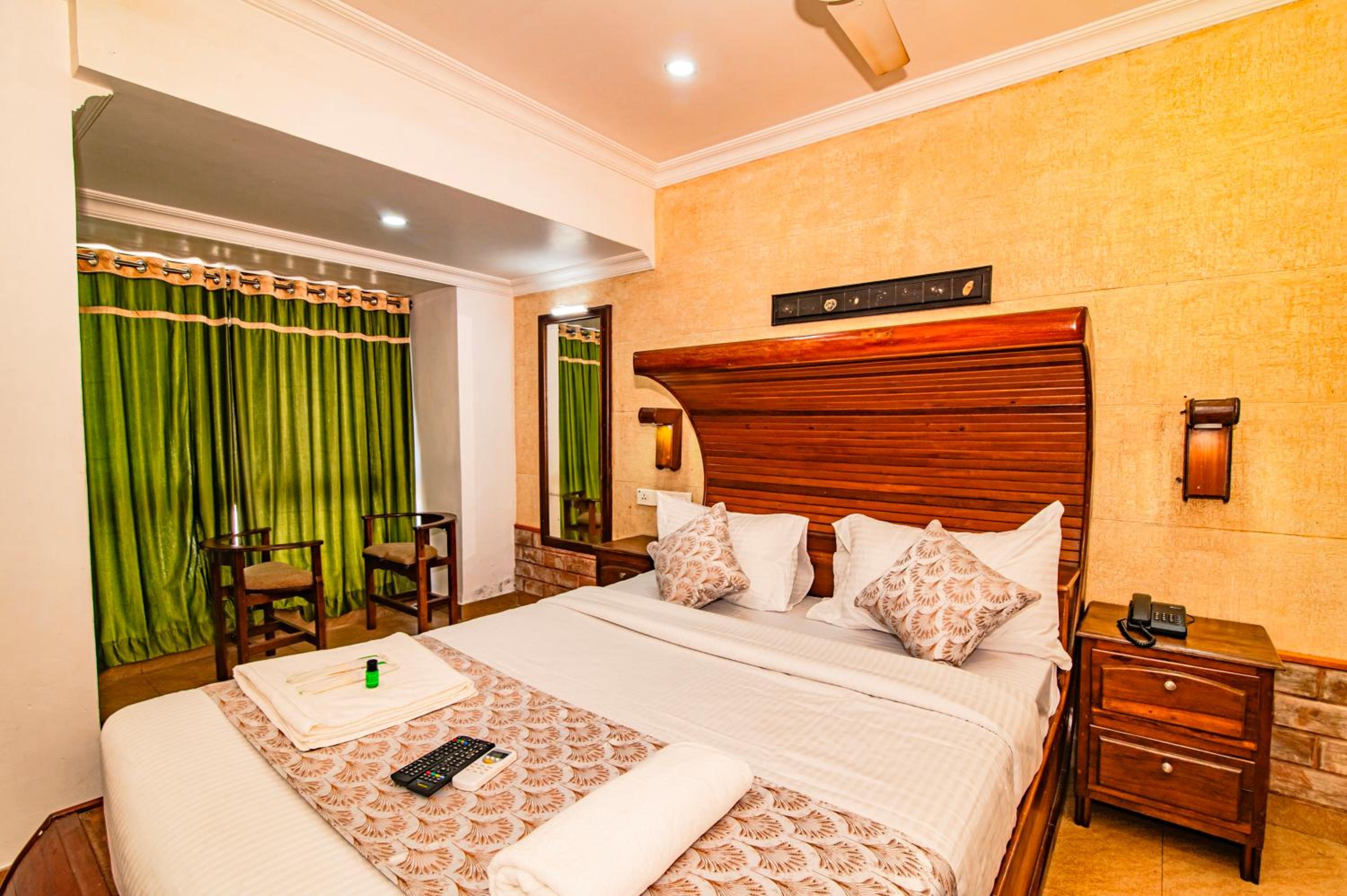 Deluxe Double Room - Photo 9