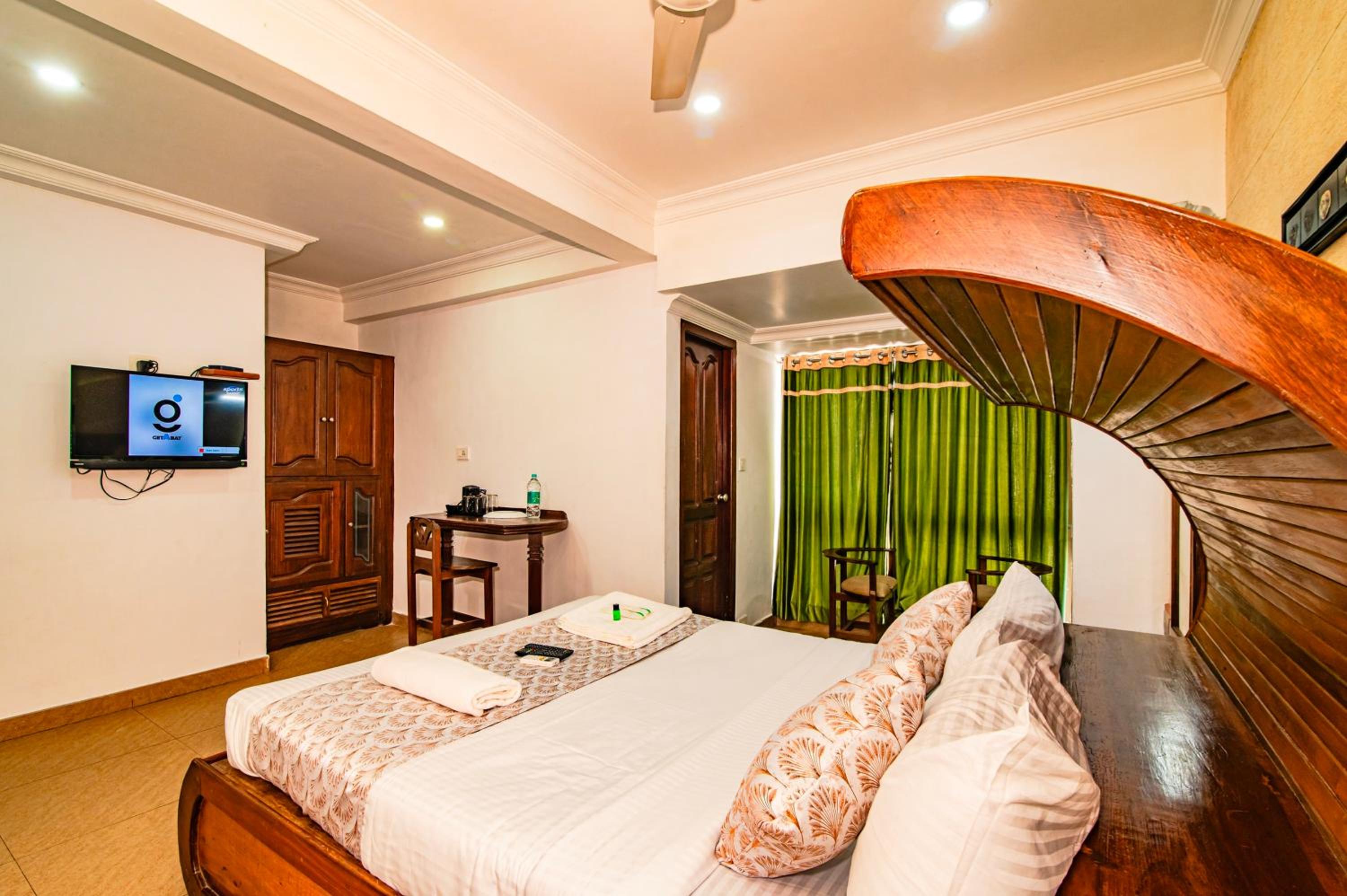 Deluxe Double Room - Photo 14