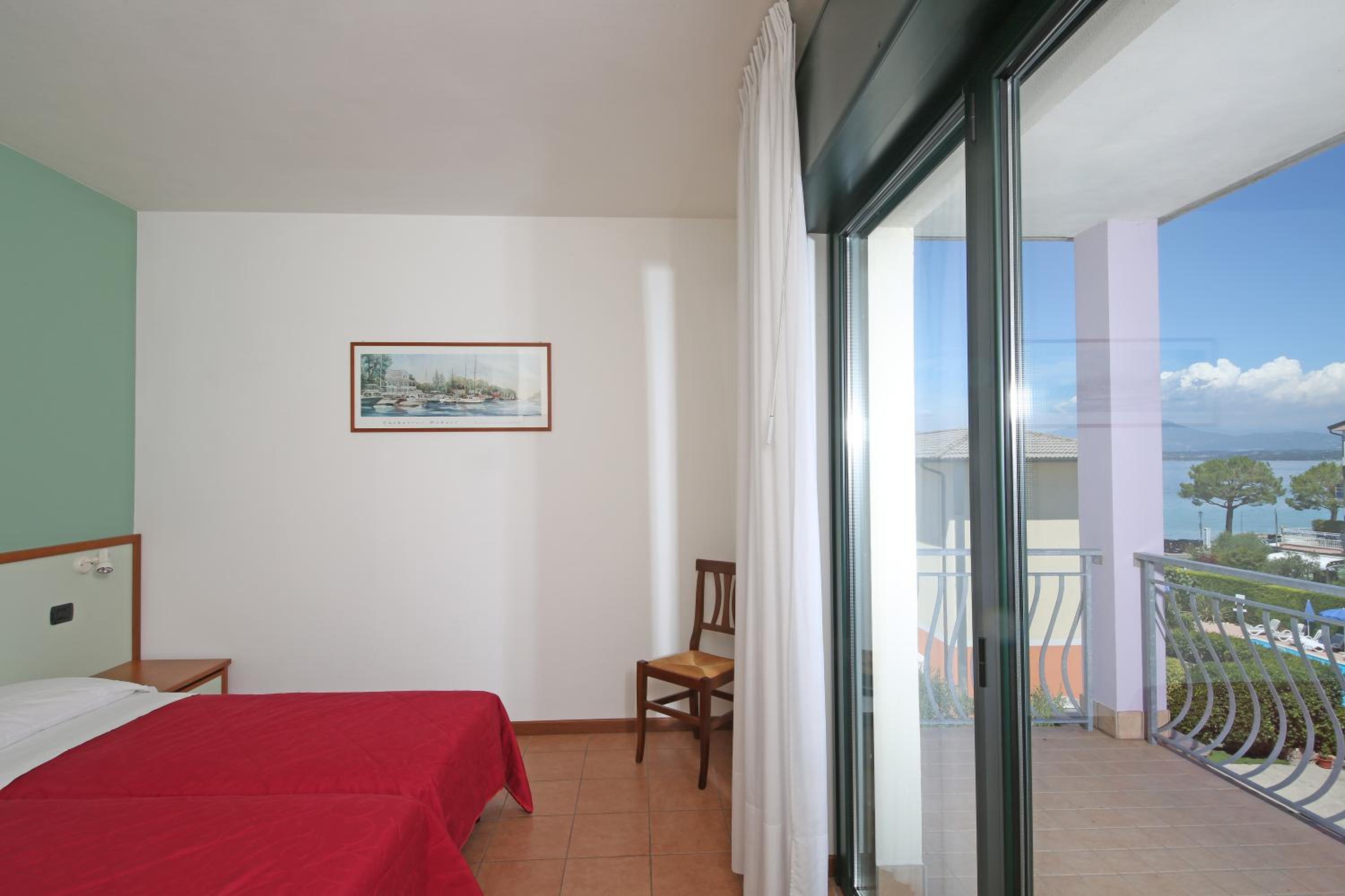 One-Bedroom Apartment - Photo 9