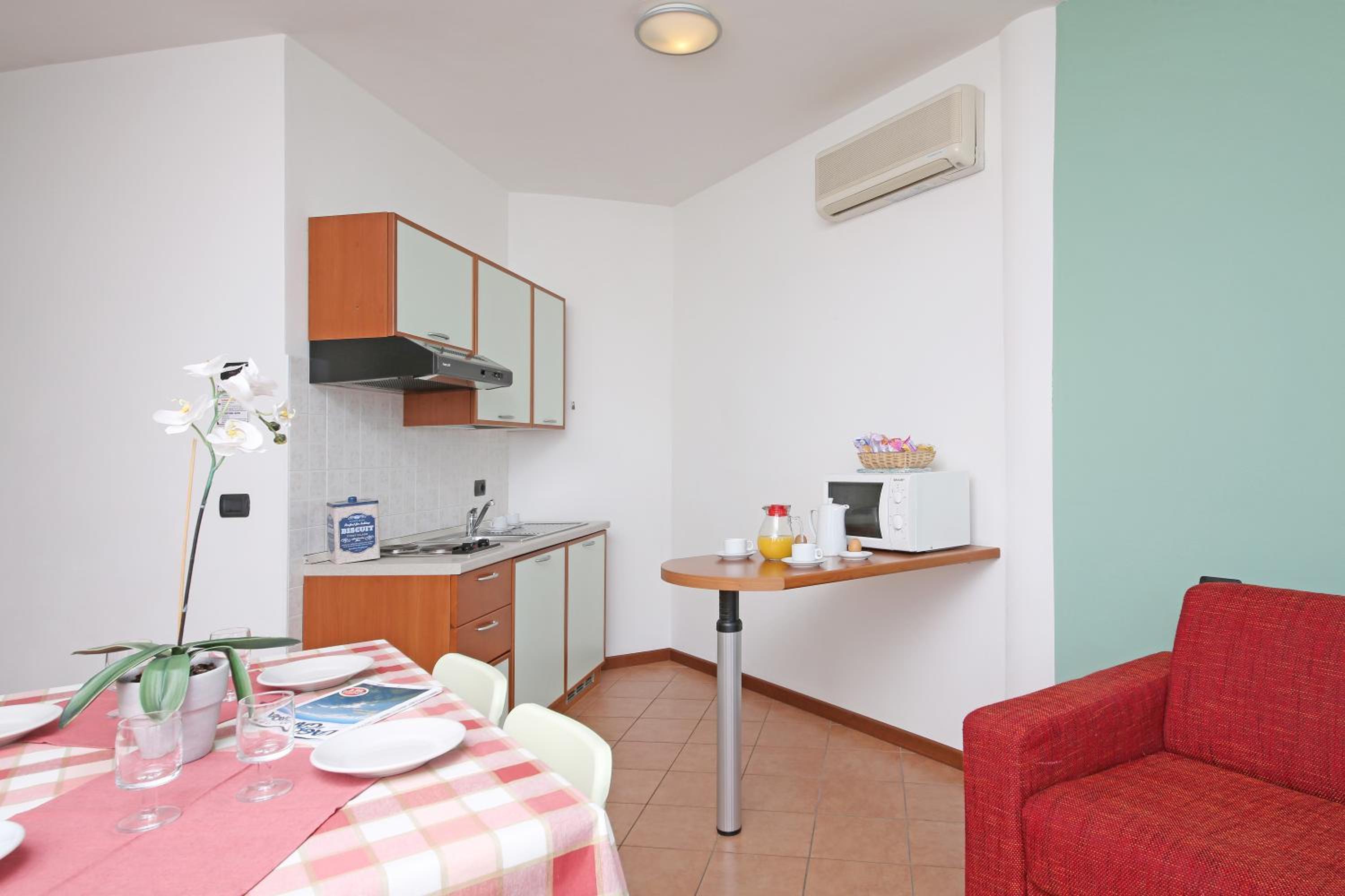 One-Bedroom Apartment - Photo 8
