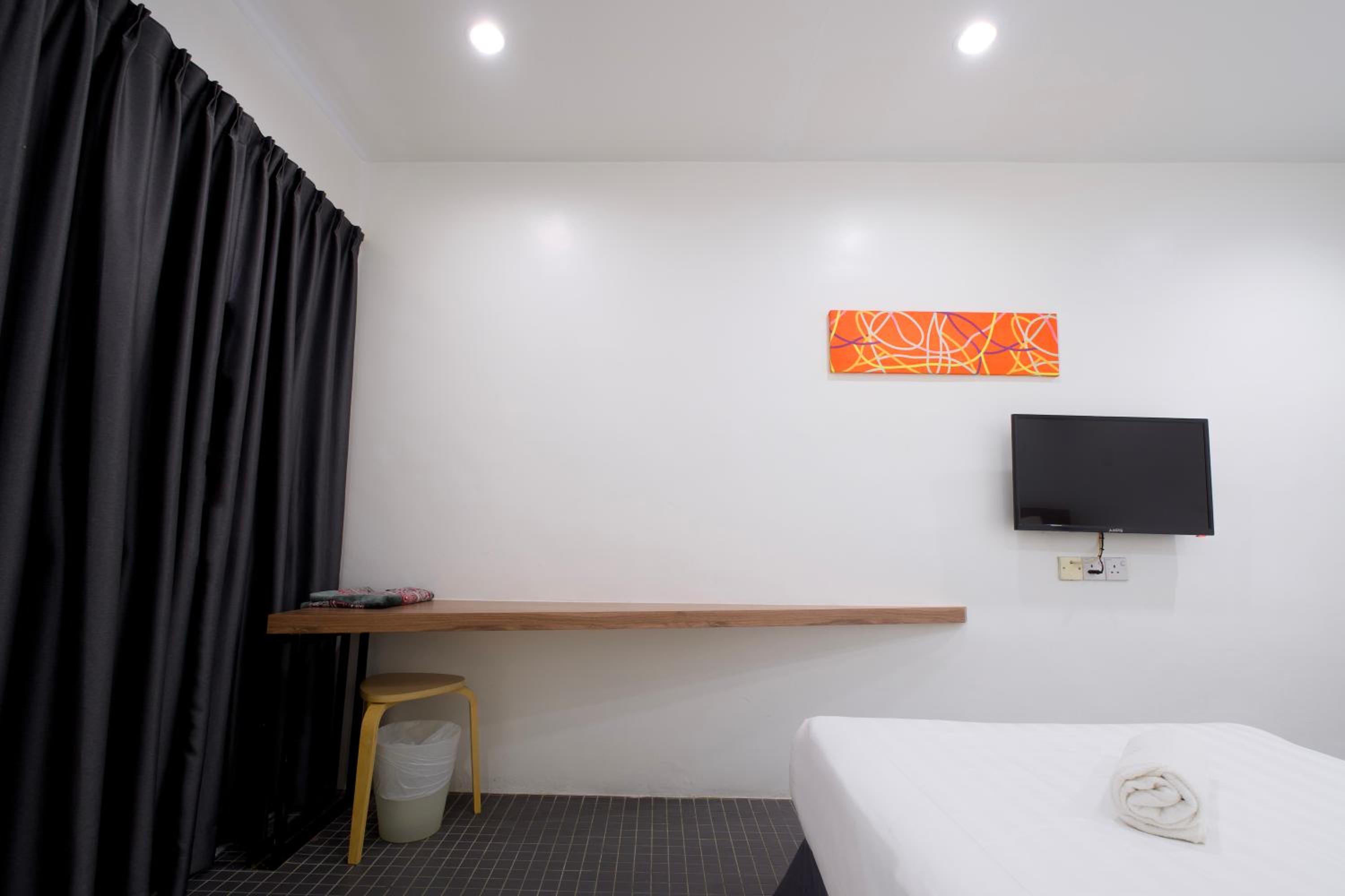 Standard Twin Room with window