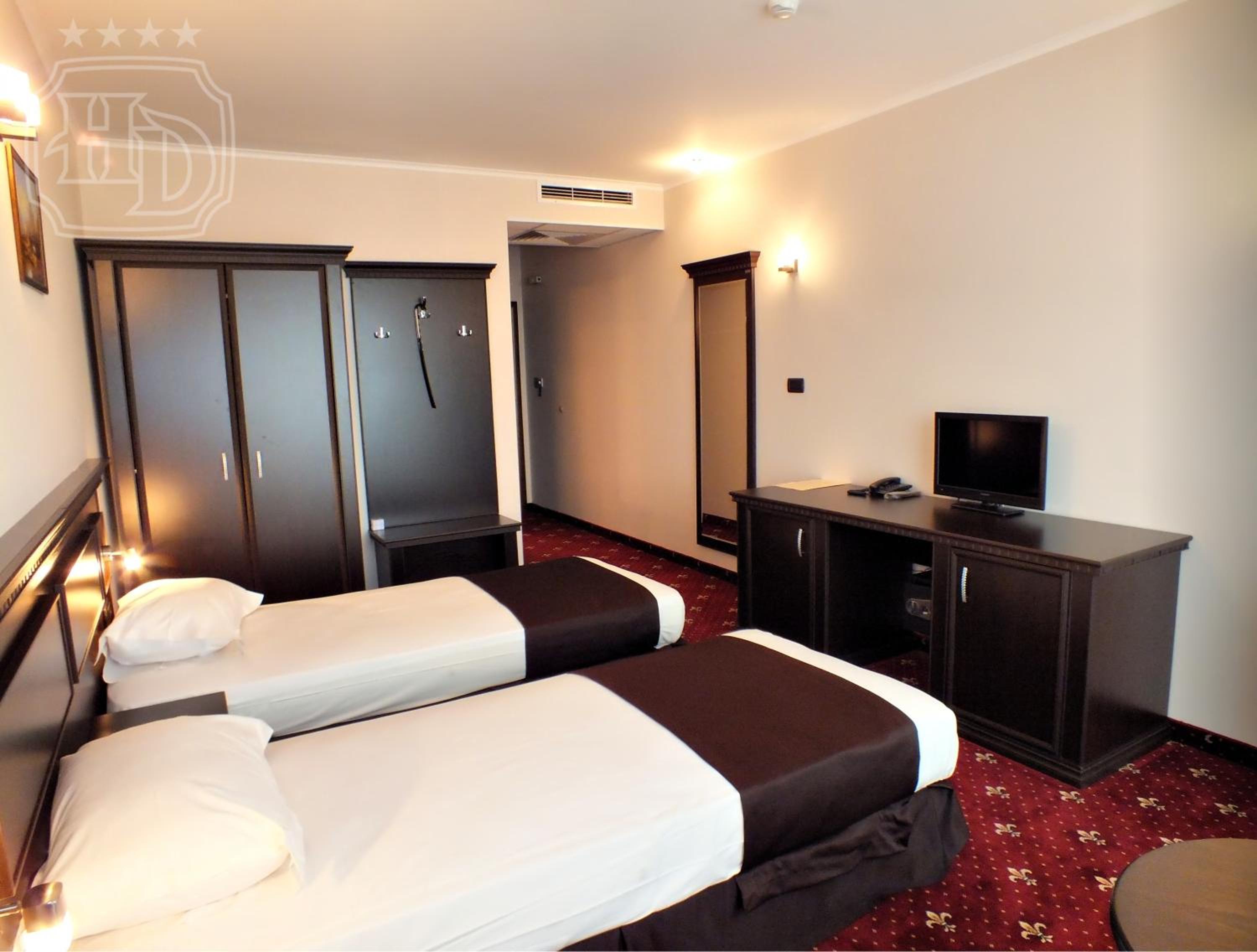 Standard  Twin Room - Photo 2