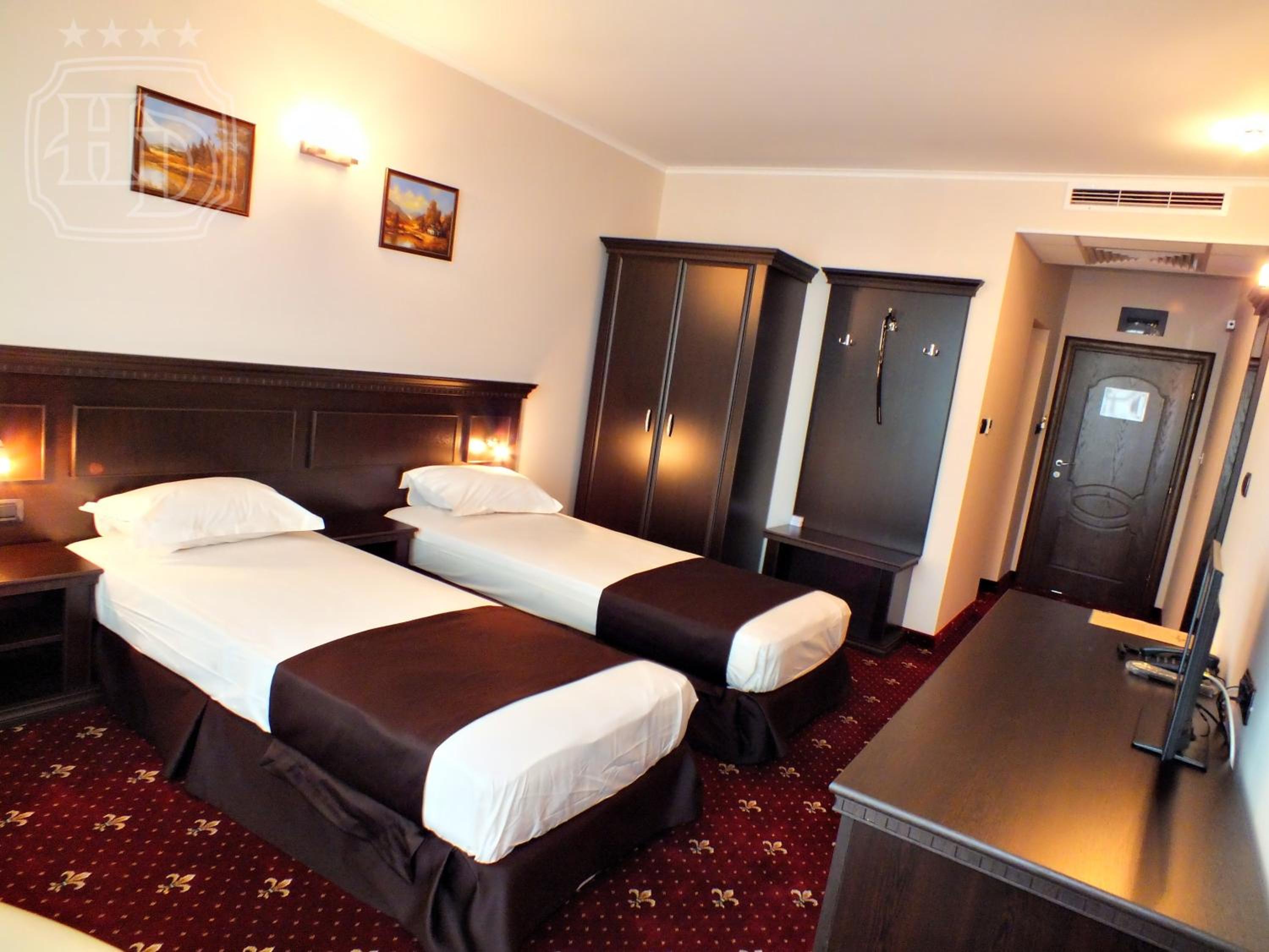Standard  Twin Room - Photo 3