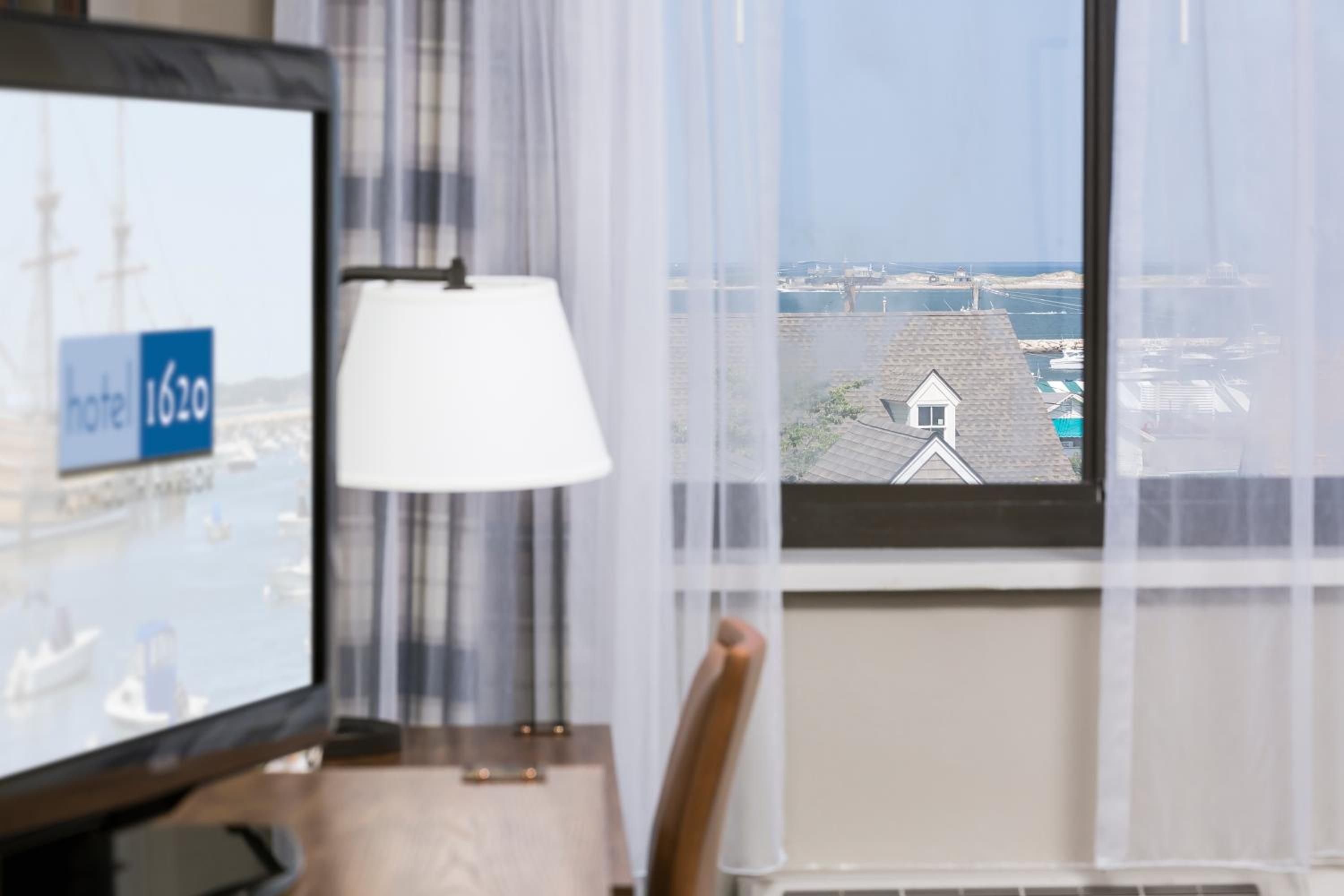 King Room with Partial Harbor View - Photo 2