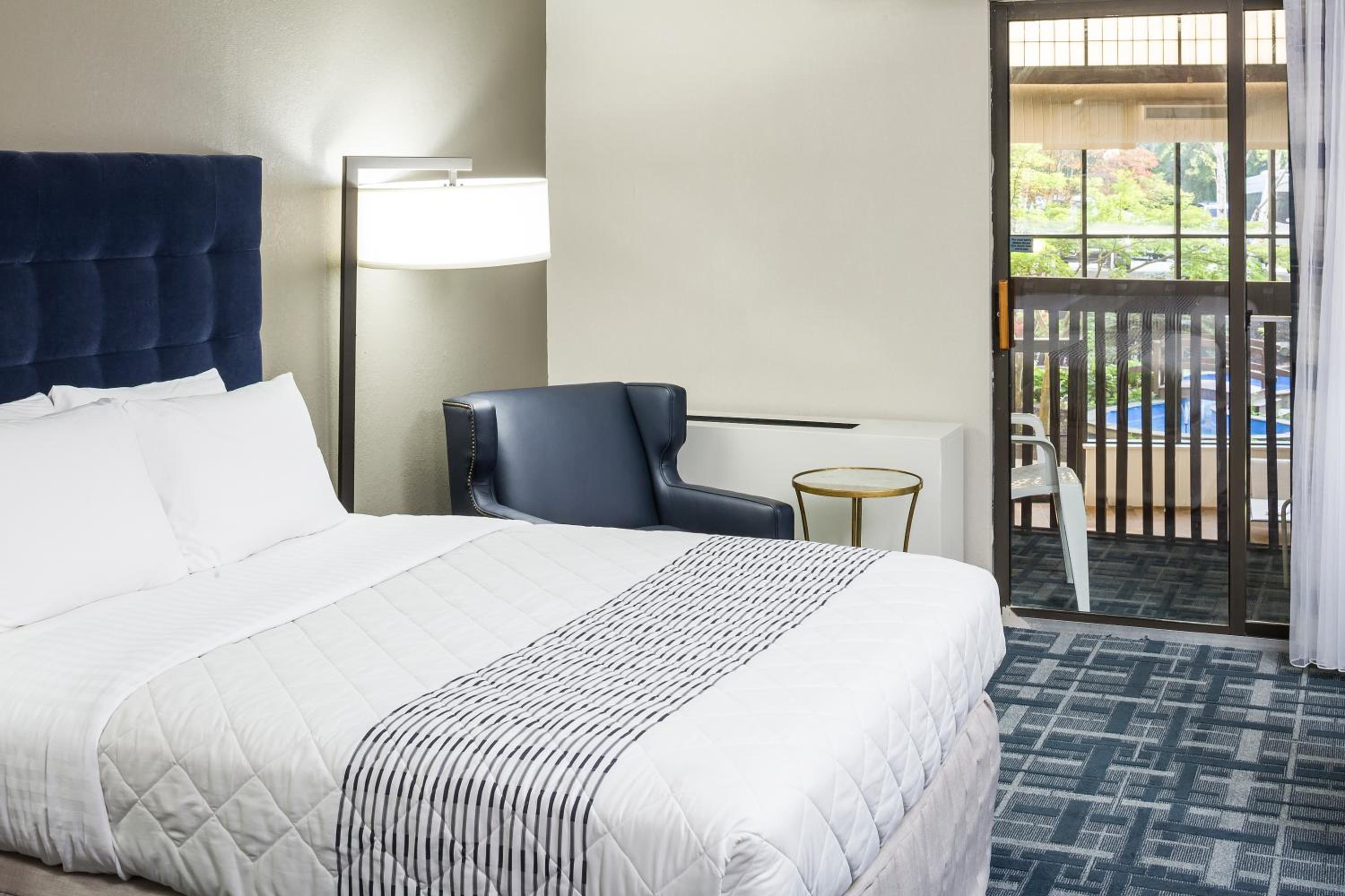 Two Queen Beds with Indoor Balcony Poolview - Photo 2